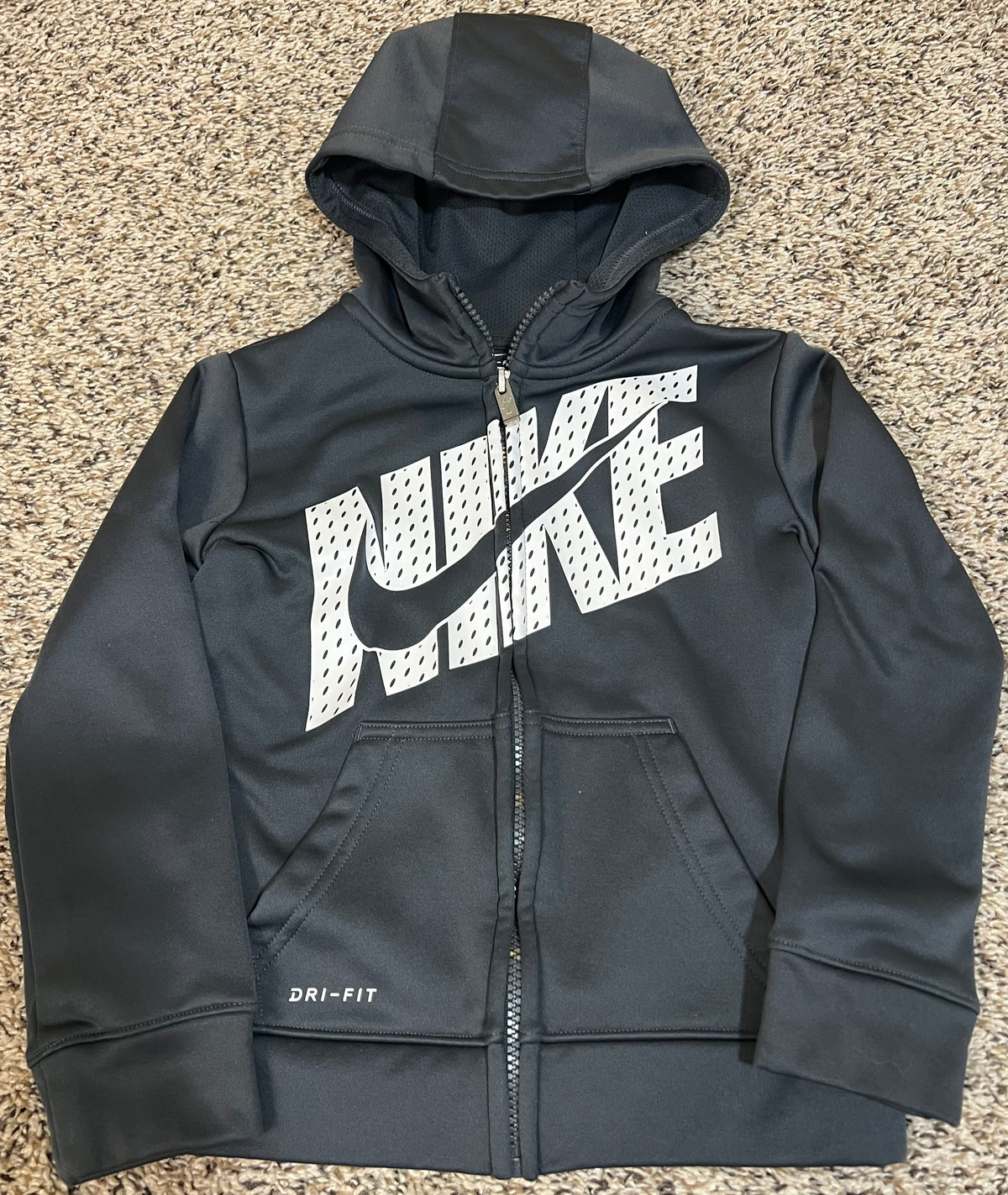 Seller 184 Boys Size 5 Nike Drifit Zip up VGUC