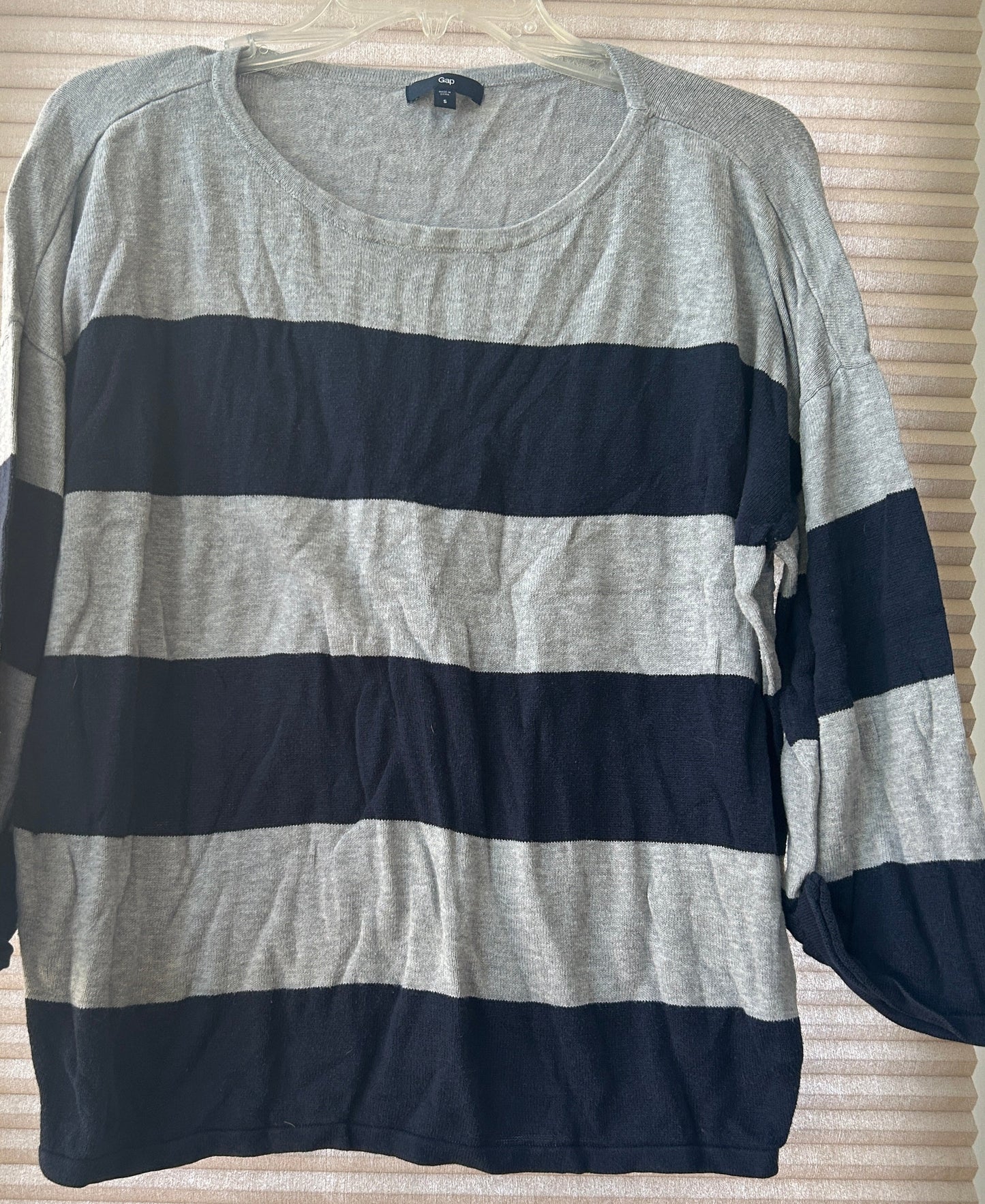 #35 gap sweater women's small