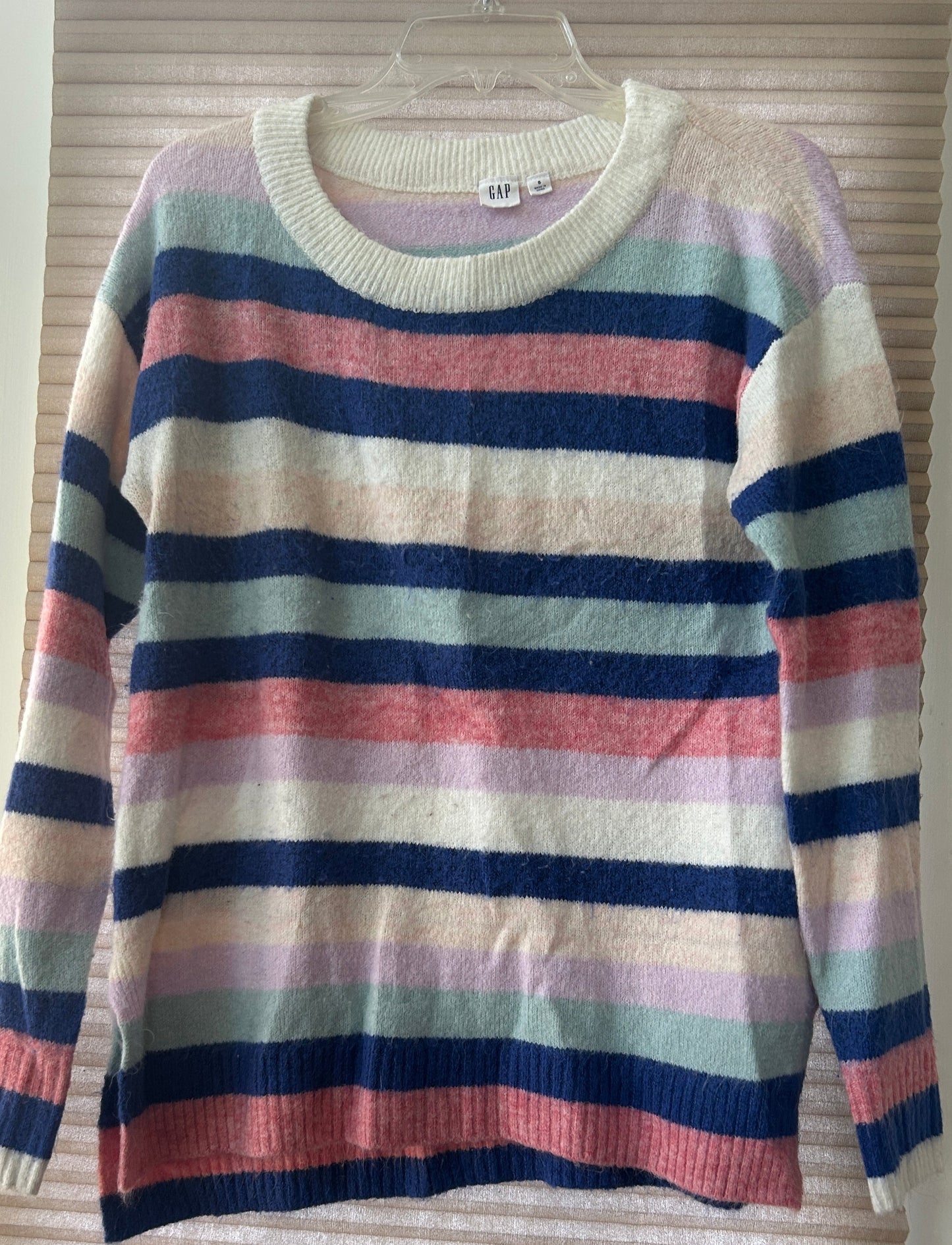 #35 women's Gap sweater S