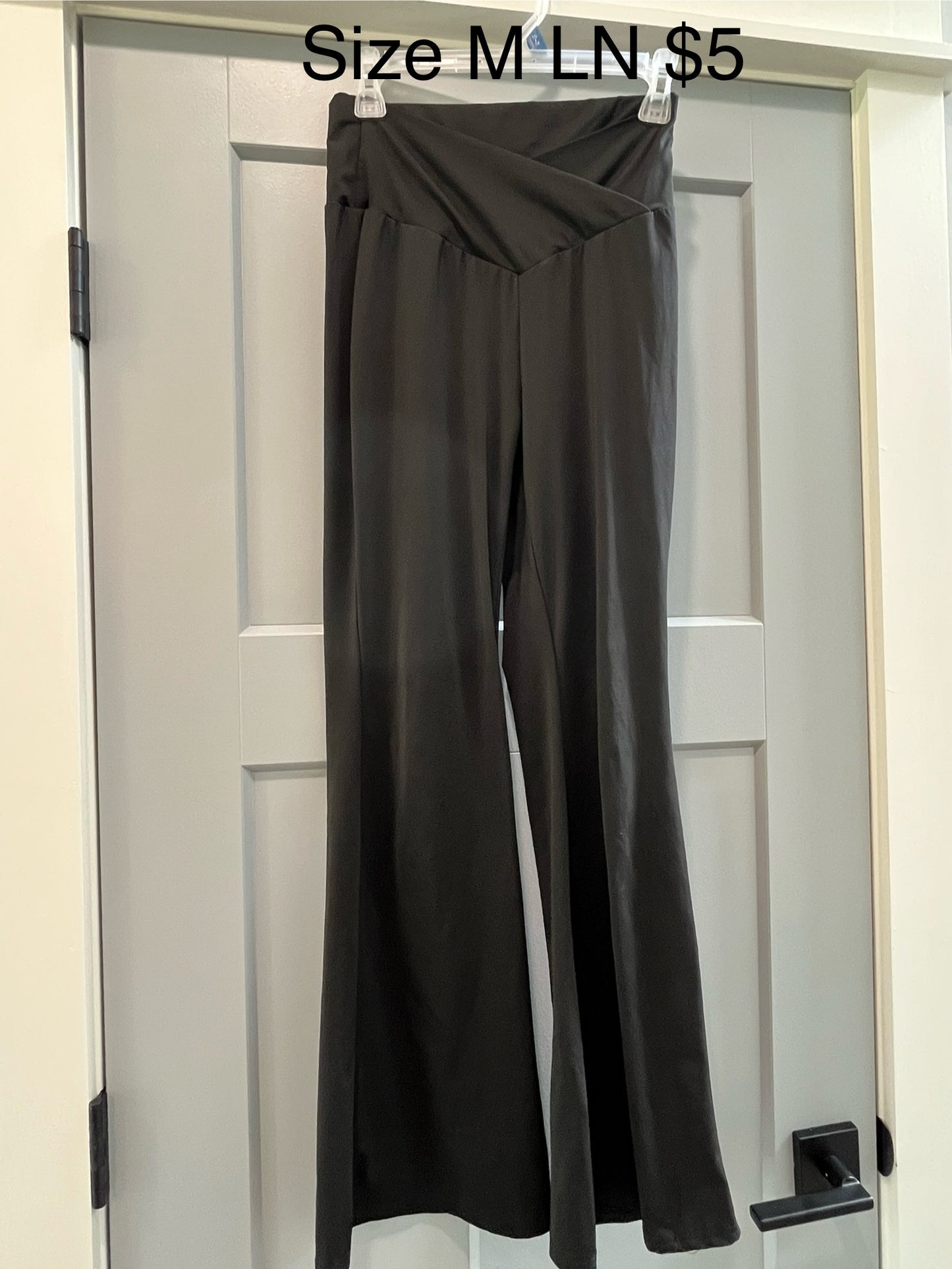 137 flared black yoga pants size M