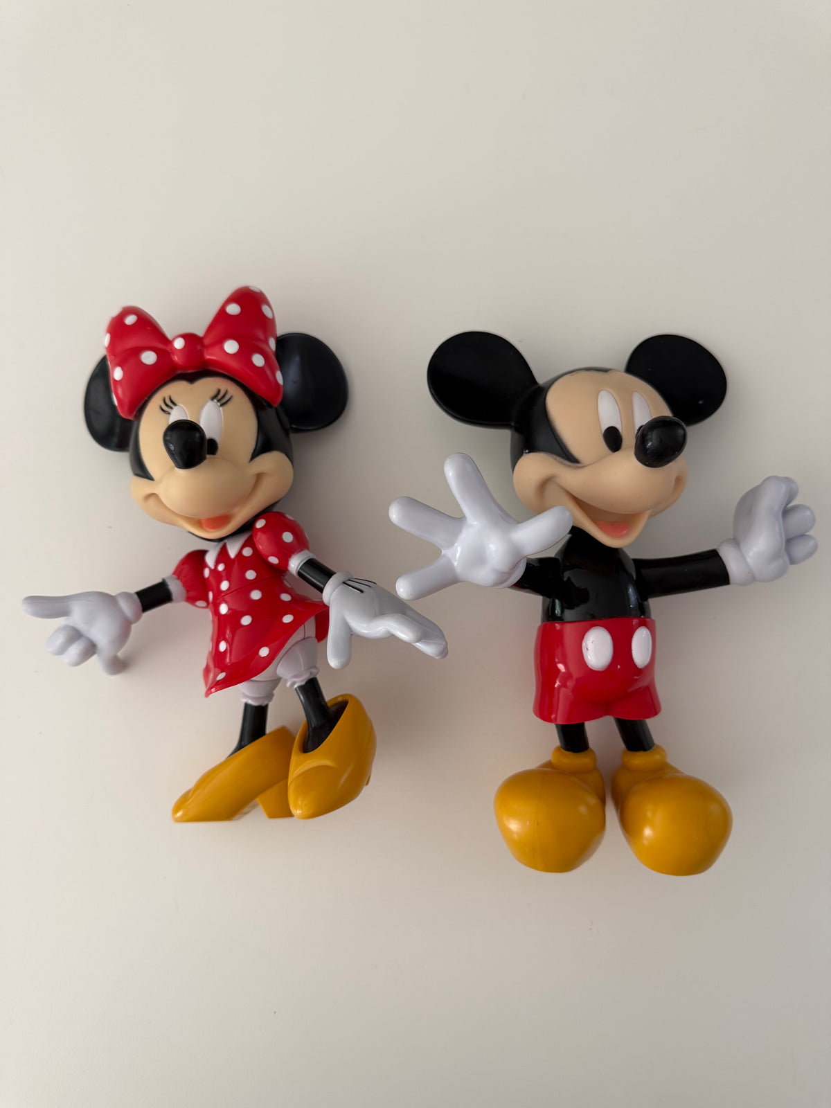 #117, Minnie & Mickey toy figurines, VGUC