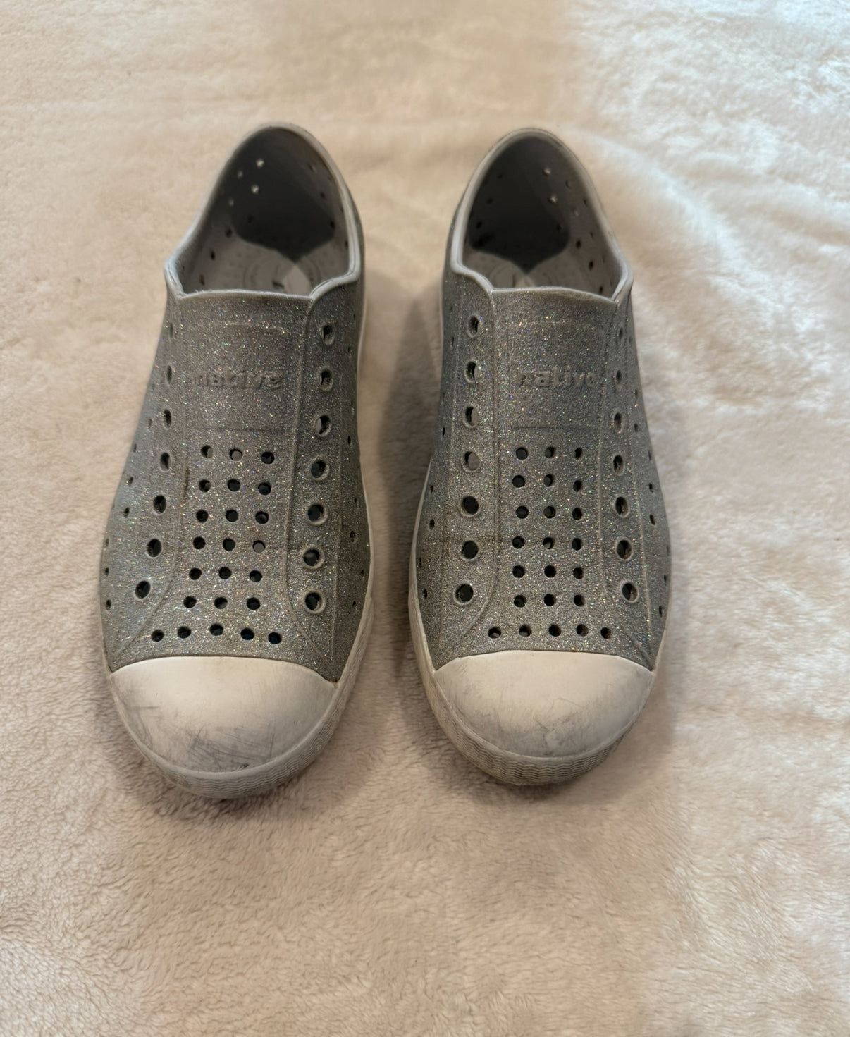 #46 Girla size J1 natives but we think run small so I would say 13! Guc