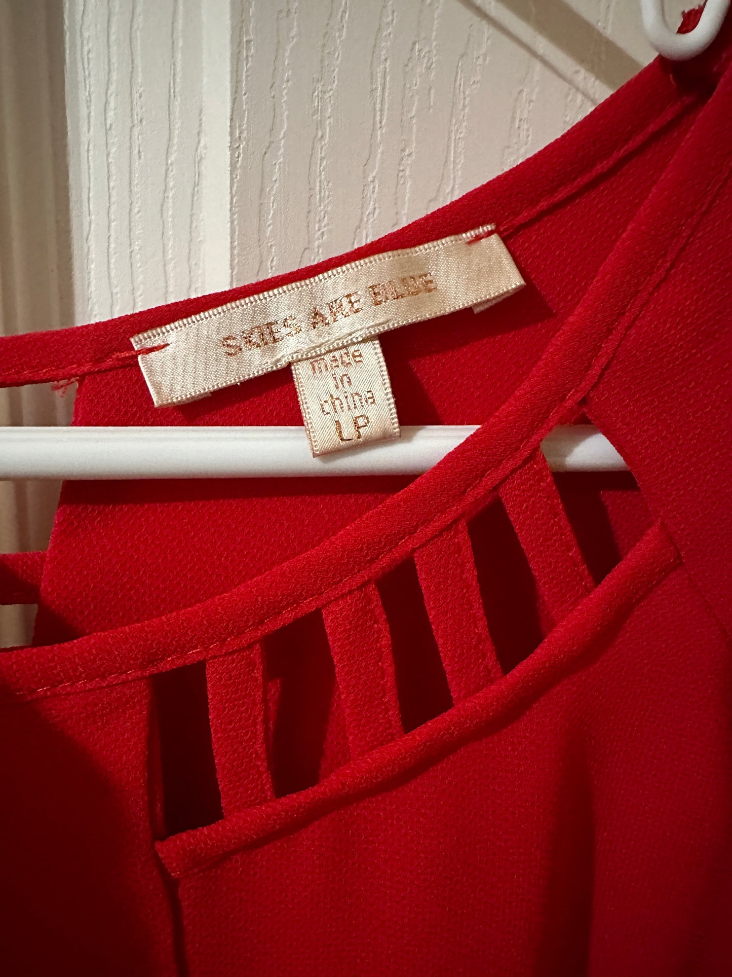 #214 Women's Skies Are Blue Large Petite Red Blouse