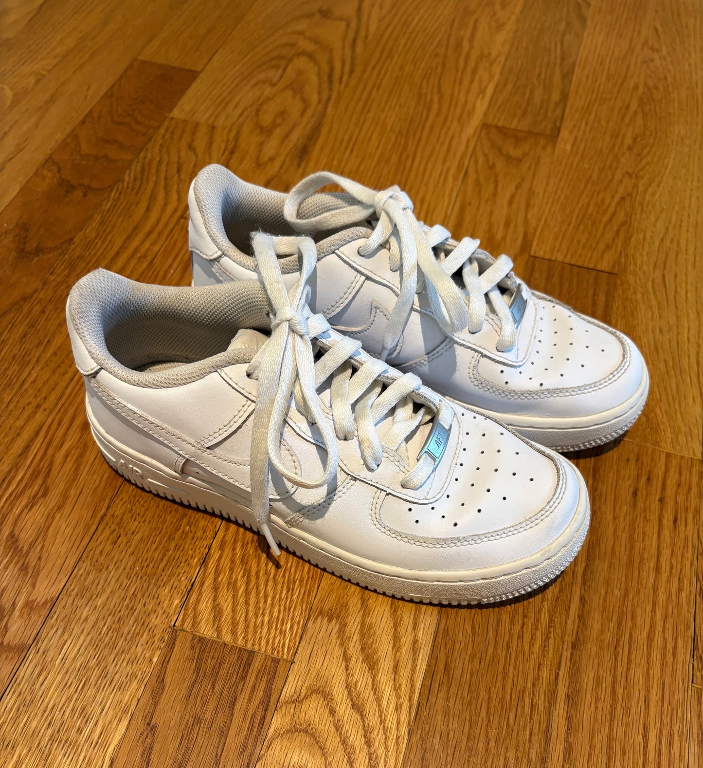 PPU 45227 Seller 121 VGUC Youth Unisex Air Force 1 shoes size 4.5 big kid