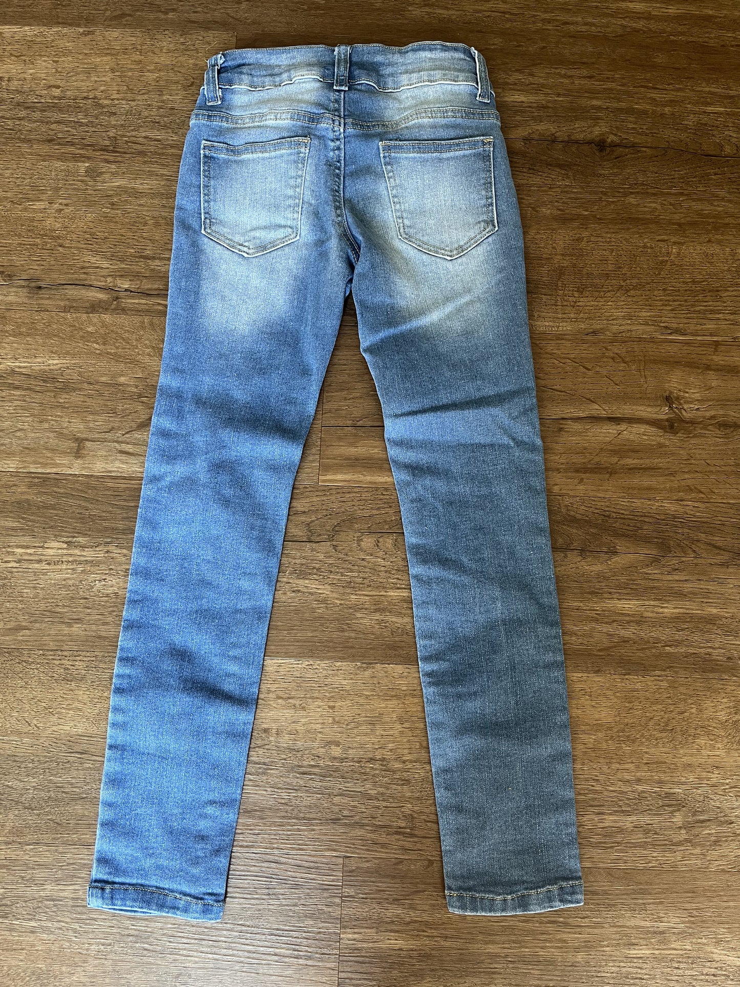 #124 Girls Size 10 Medium Wash Ankle Jeans