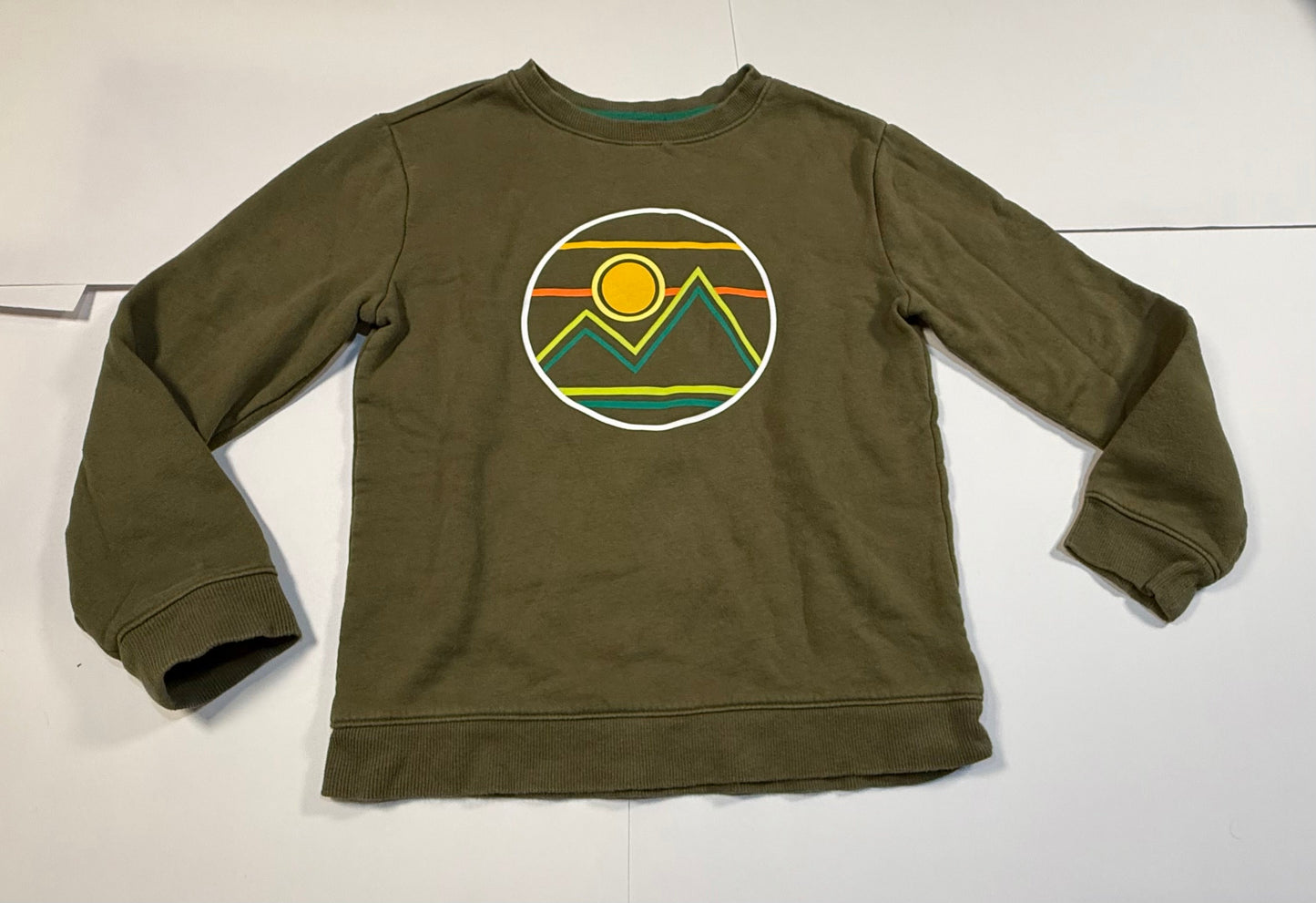 #180 Boys 8 Cat & Jack Mountain Sweatshirt