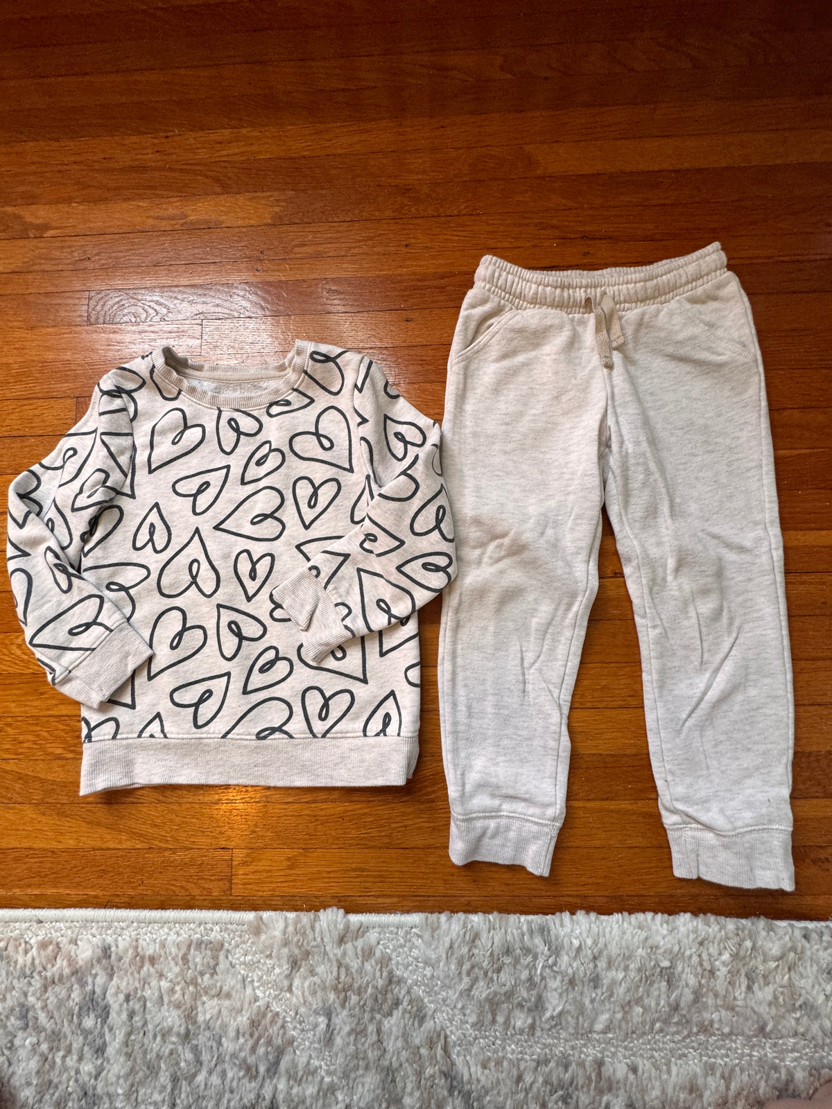 #127 Cat & Jack Heart Sweat Set Girls 4T