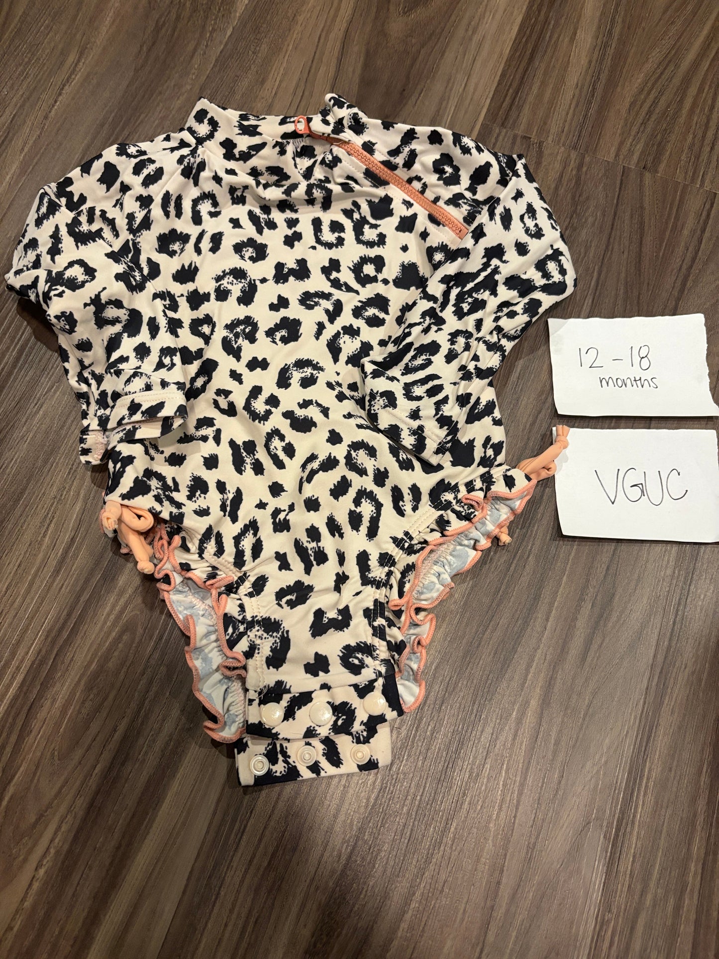 #77 - 12-18 Mo - VGUC Cheetah Rashguard