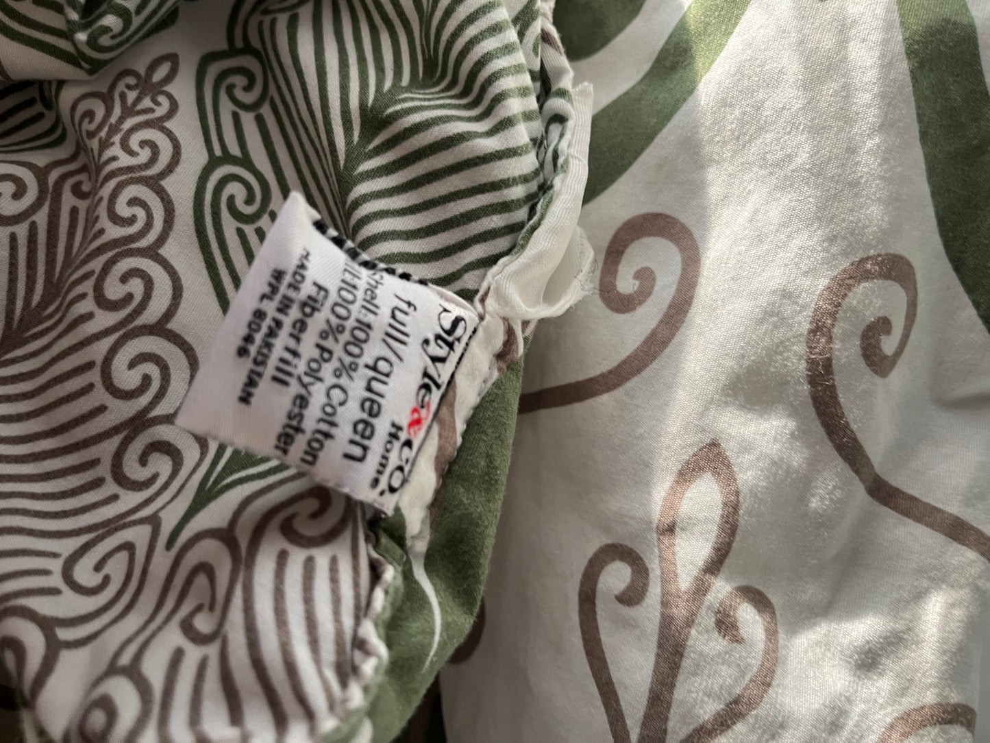 #36 Full Size Reversible Comforter