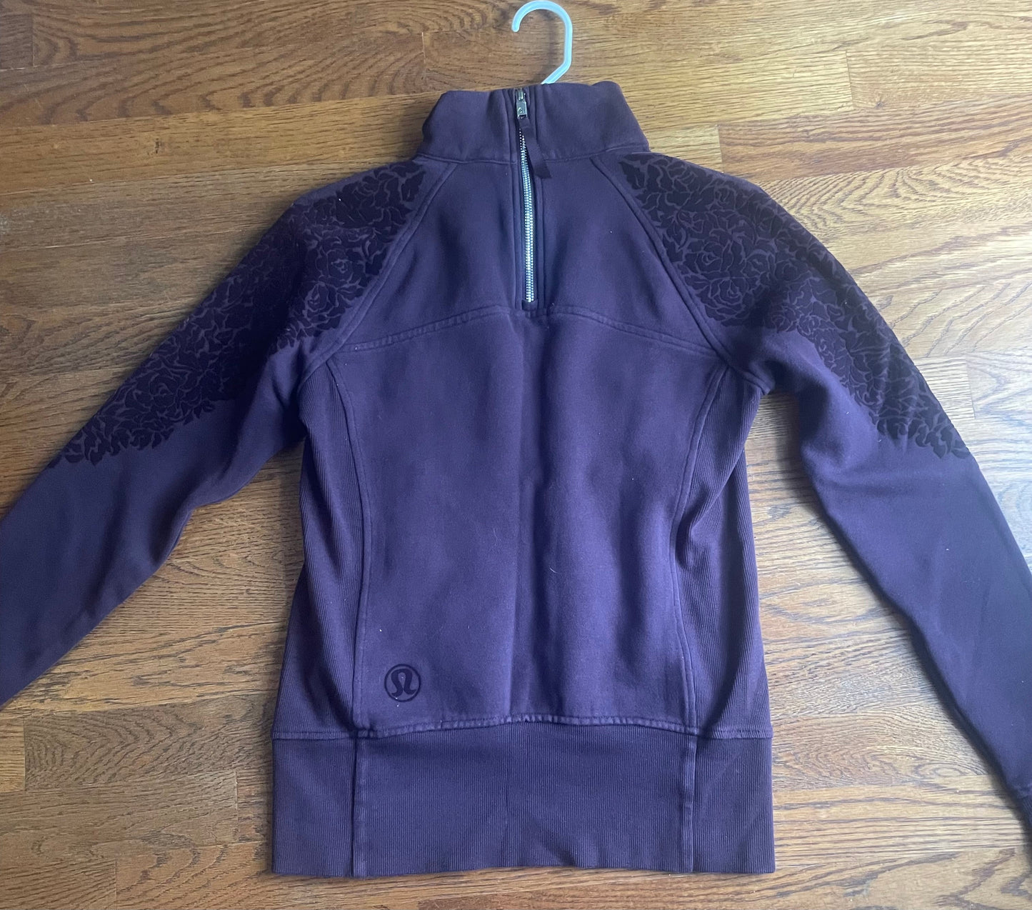 *reduced* Seller #71 Lululemon mock neck sweatshirt size 4
