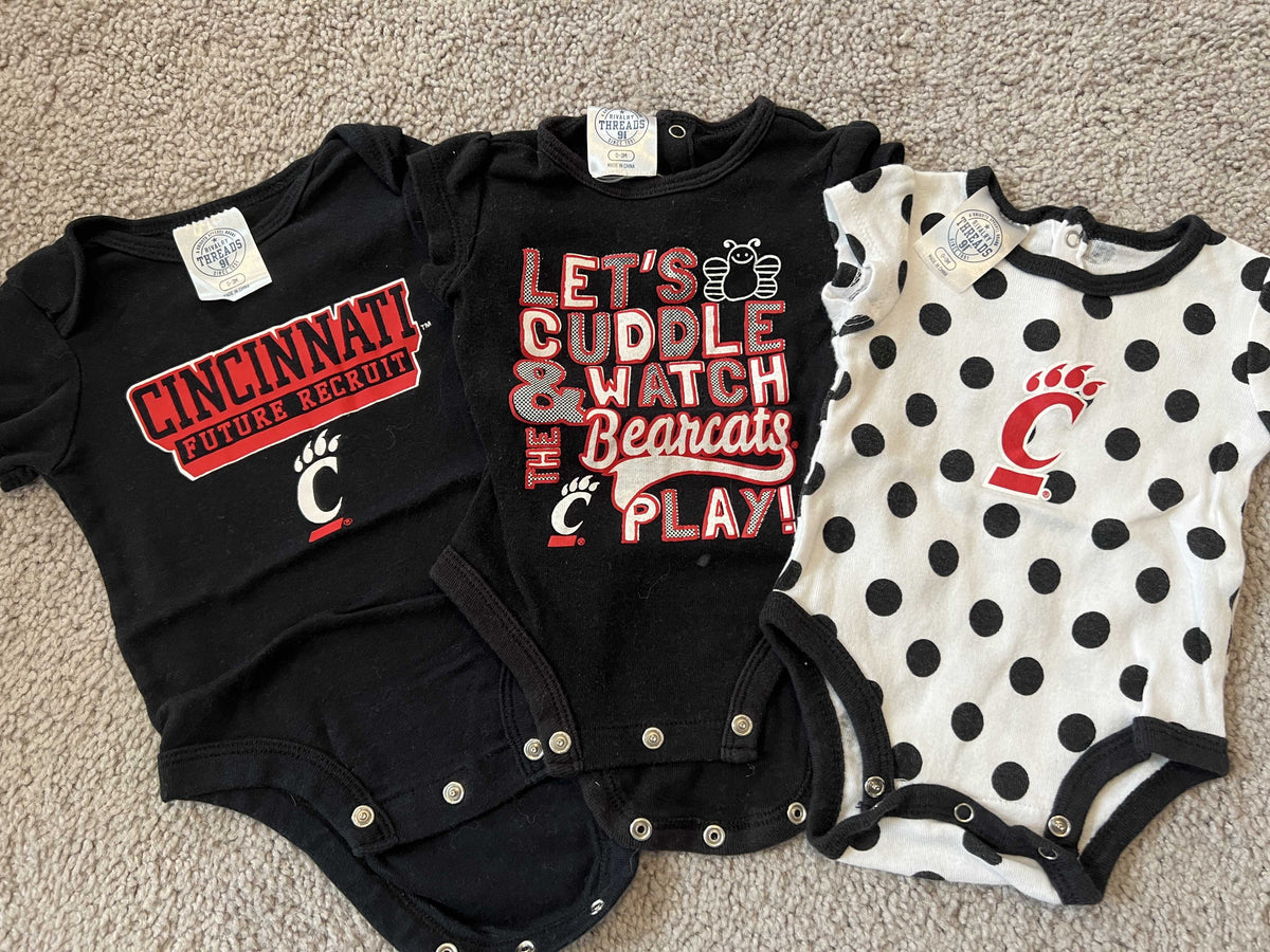 #138 - 0-3 Mo VGUC UC Bearcats Onesies (3)