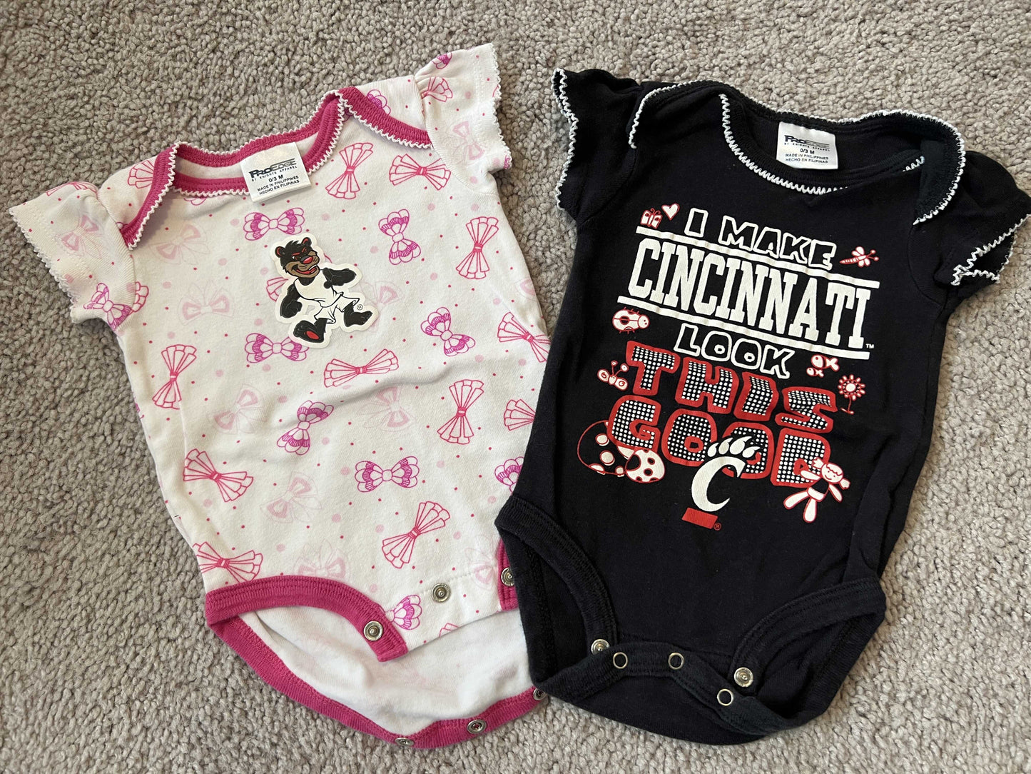 #138 - 0-3 Mo VGUC UC Bearcats Onesies (2)