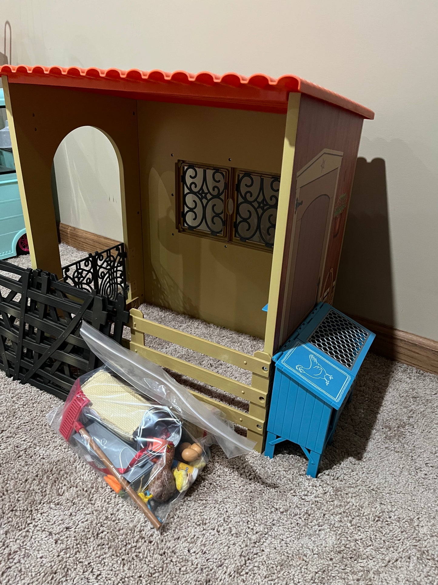 137 American Girl doll horse barn and chicken coop, BN