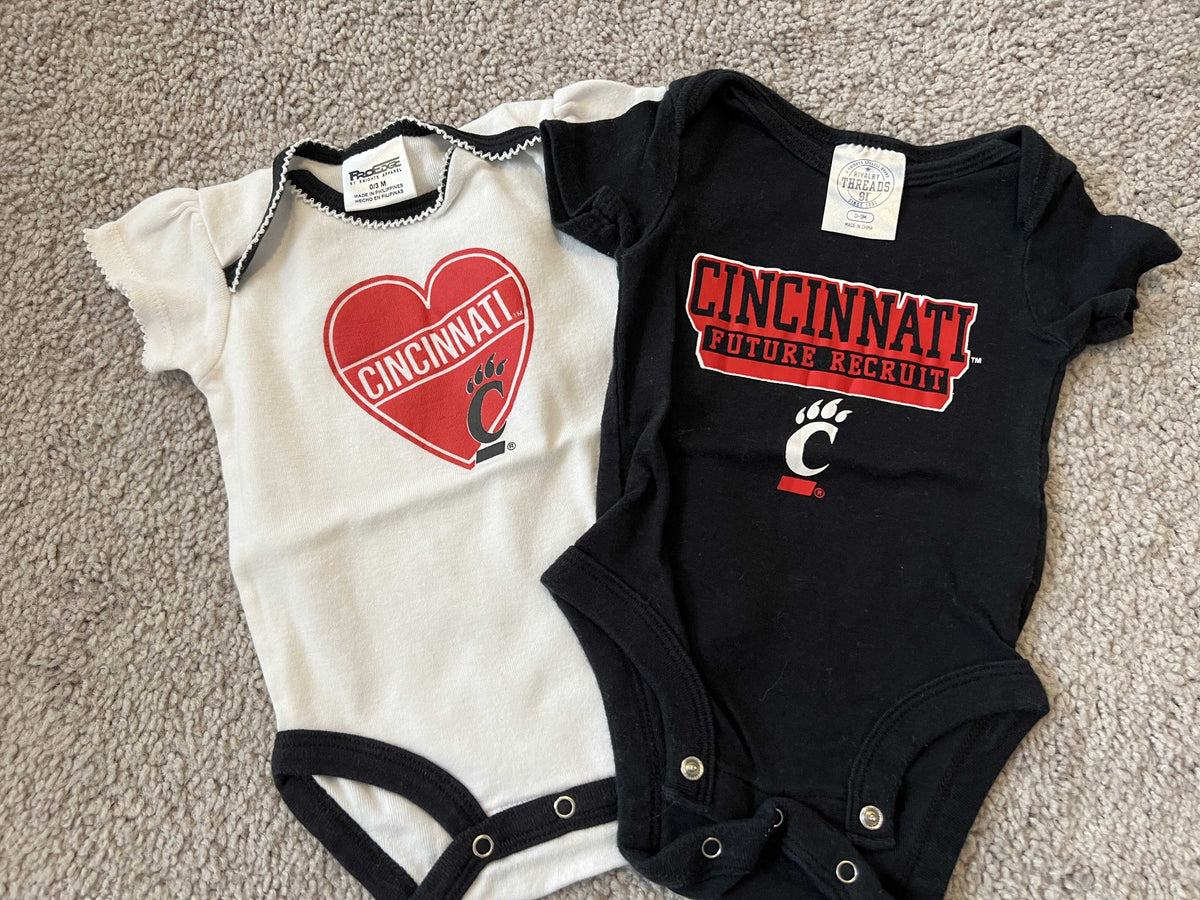 #138 - 0-3 Mo VGUC UC Bearcats Onesies (future recruit, heart) (2)