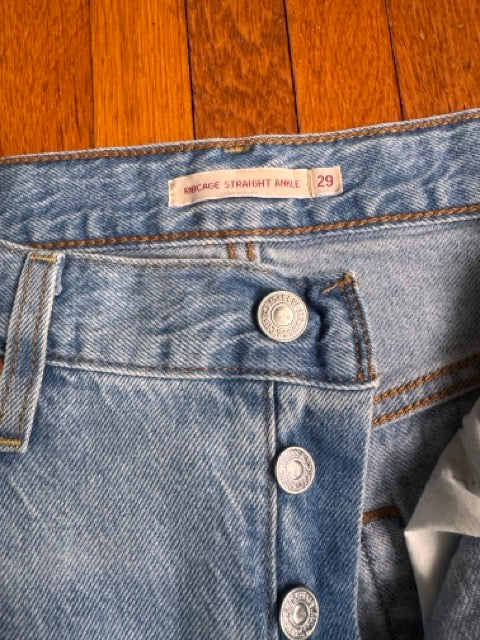 #127 Levi's Ribcage Straight Ankle Women's M