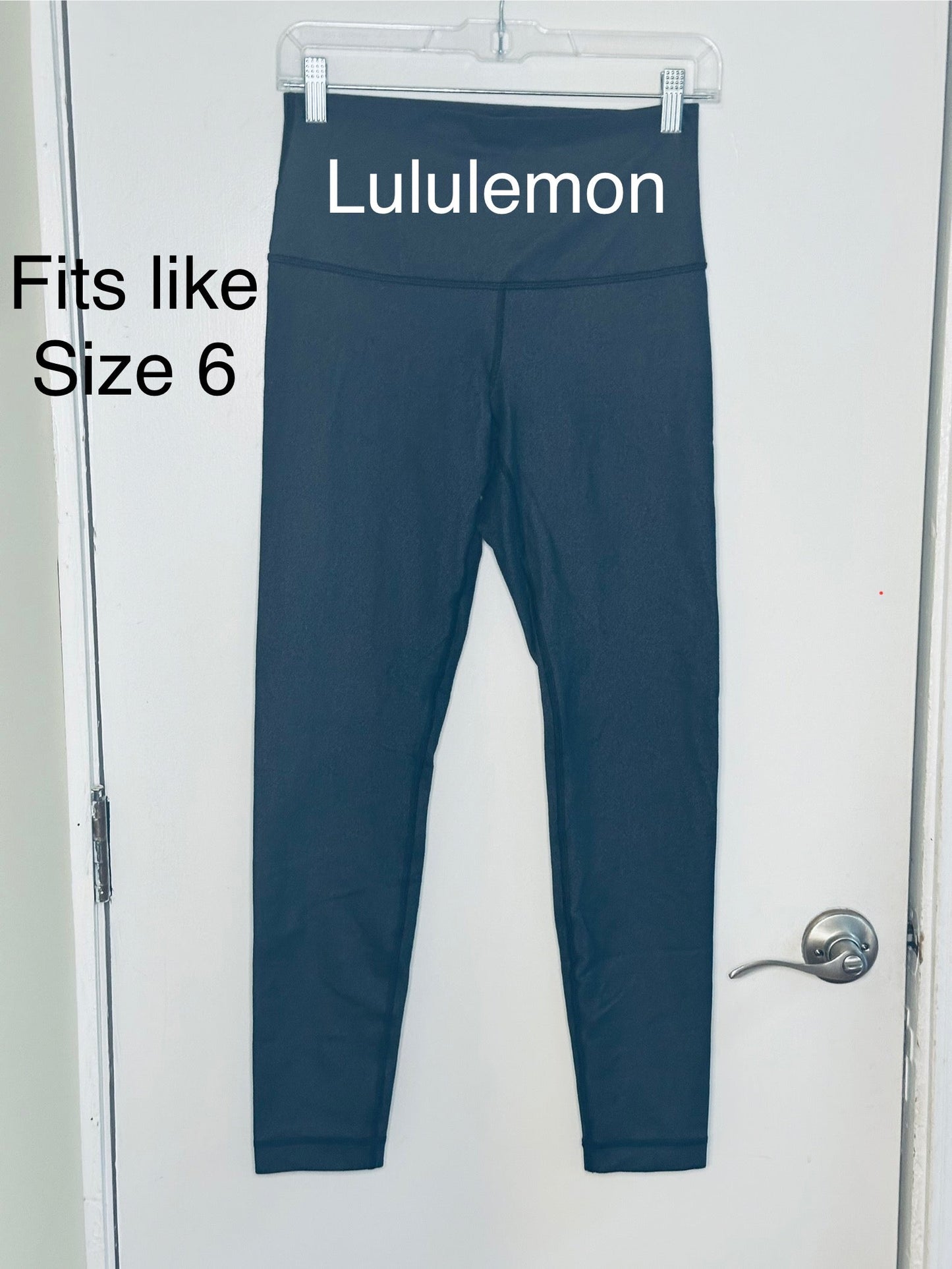 #186 REDUCED Lululemon Navy Leggings - fit like Women's 6 (missing size dot) - VGUC