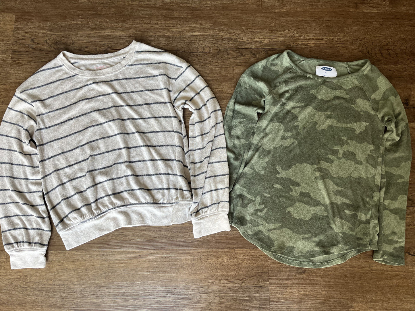 #124 Cat & Jack Beige& Blue Striped & Old Navy Green Camo Shirts Girls Size M 8