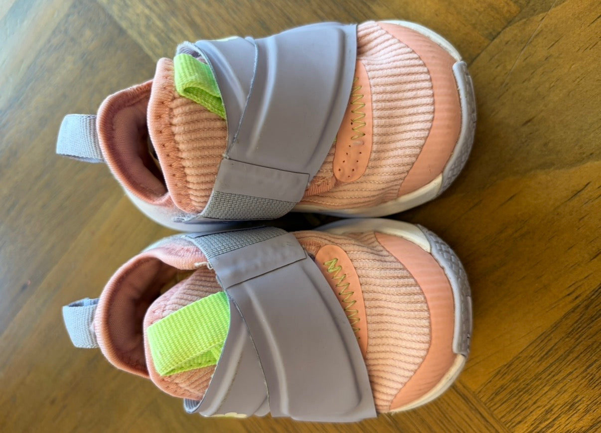 Seller 22 toddler 2c Nike tennis shoes