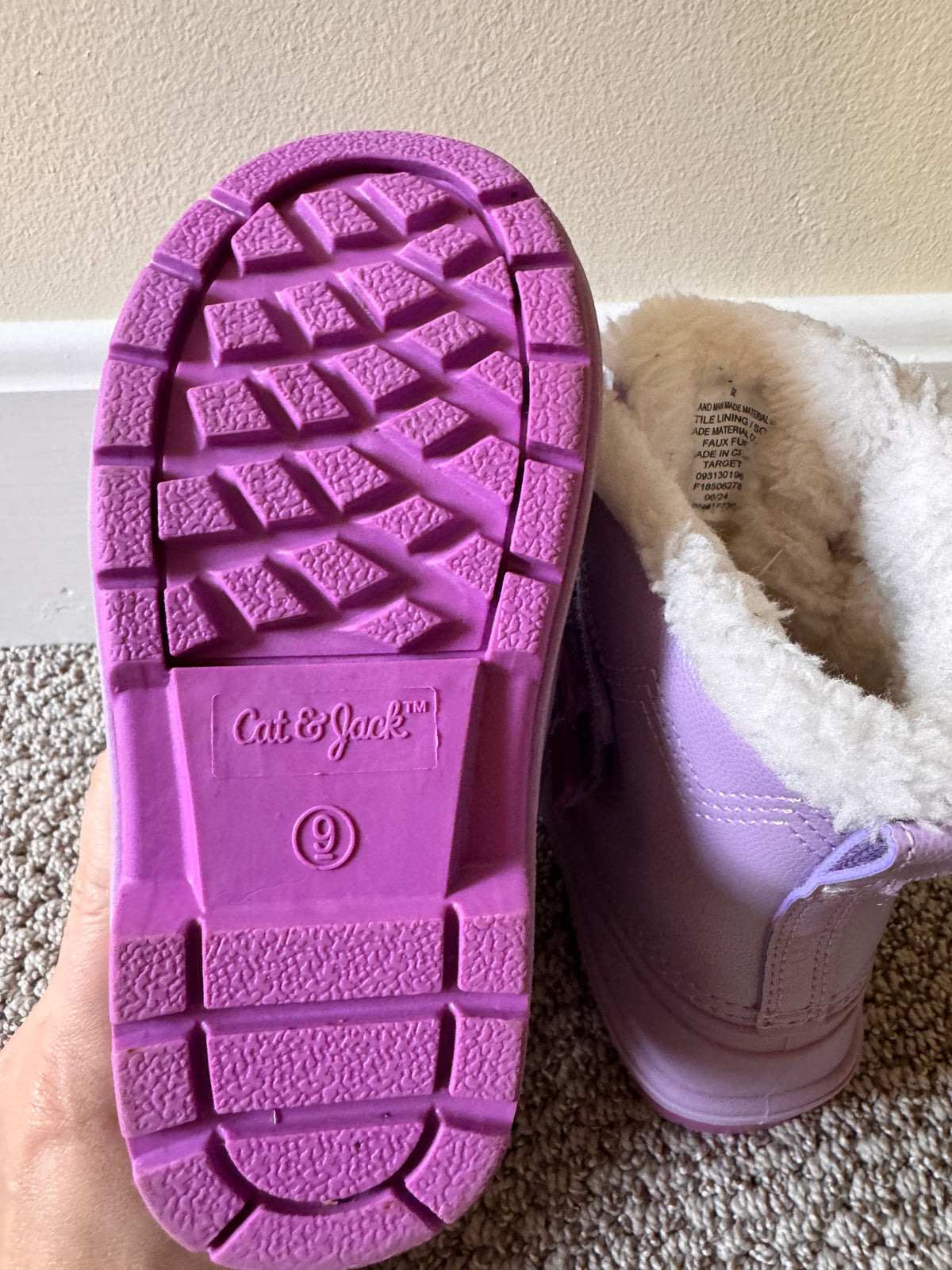 #127 Cat & Jack Snow Boots Girls 9