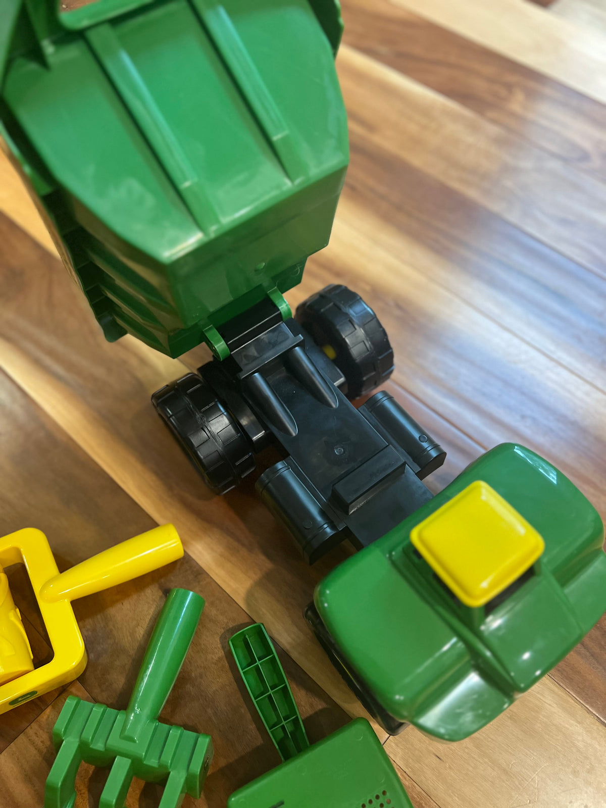 Seller #184 Girls Boys John Deer Dump Truck - 3T 4T 5T 4 5 6 - Brand New Christmas