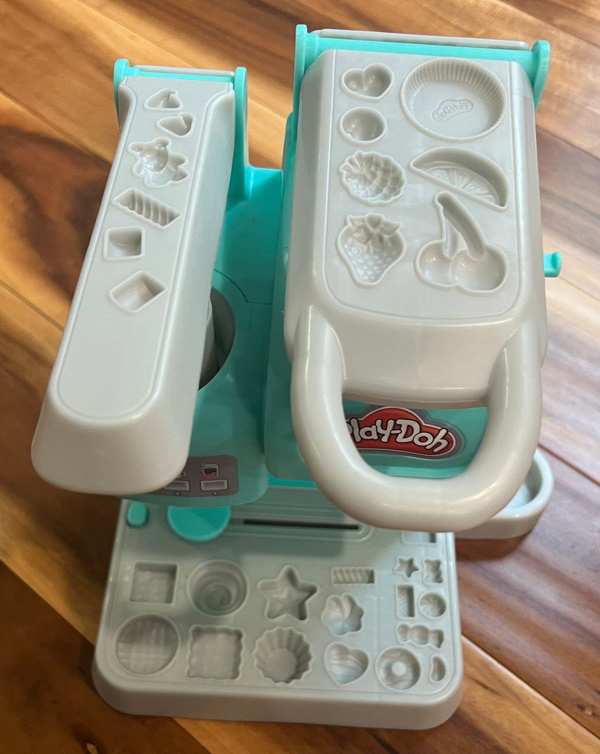 Seller #184 Girls Boys Play Doh ice cream machine
