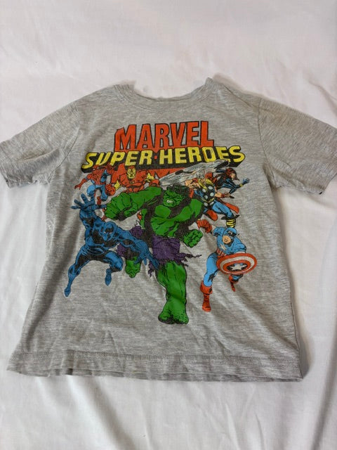 #90 Marvel Super Heroes short-sleeve T-shirt Kids size 5