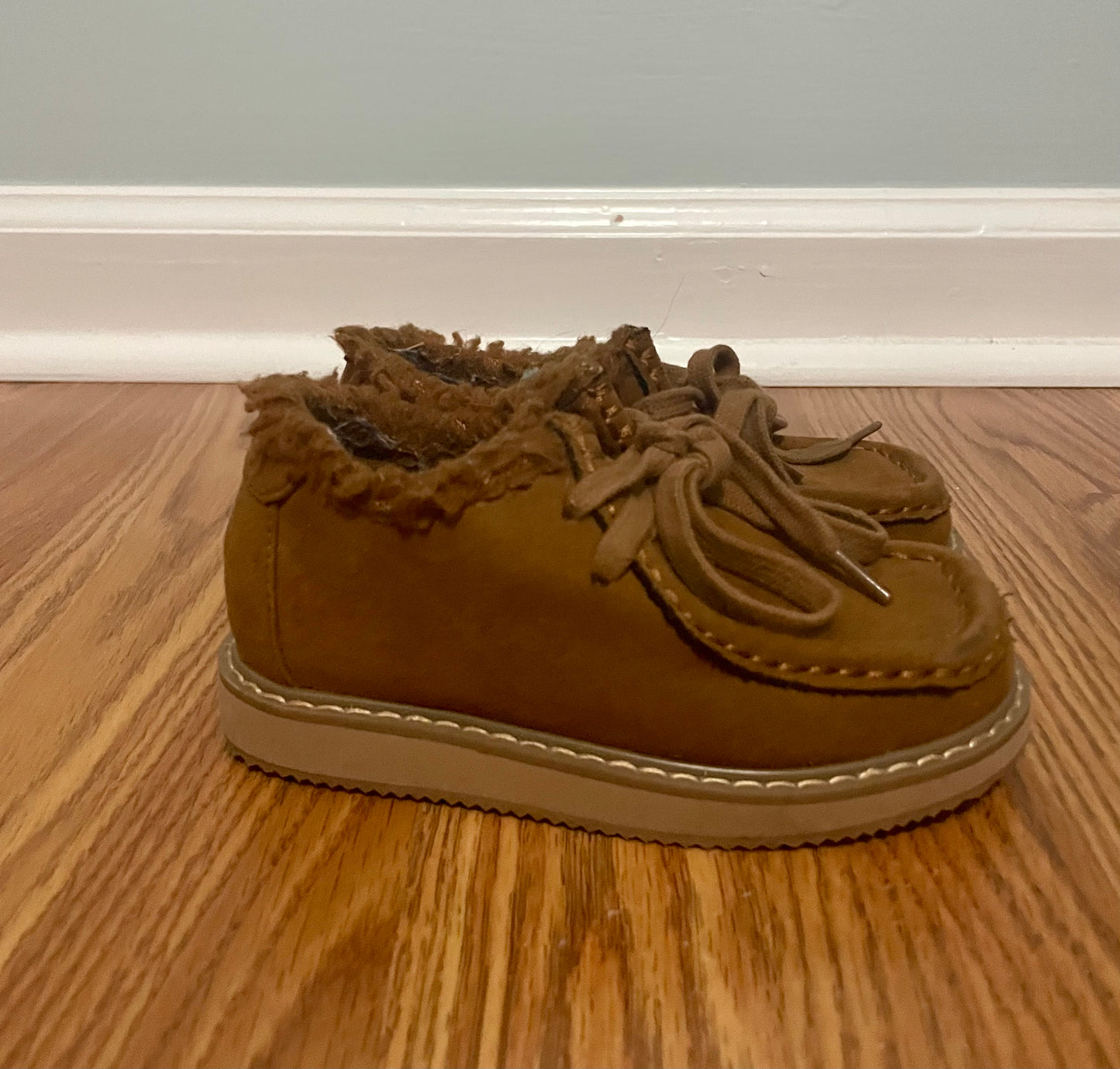Seller #71 Gap wallaby boys size 9