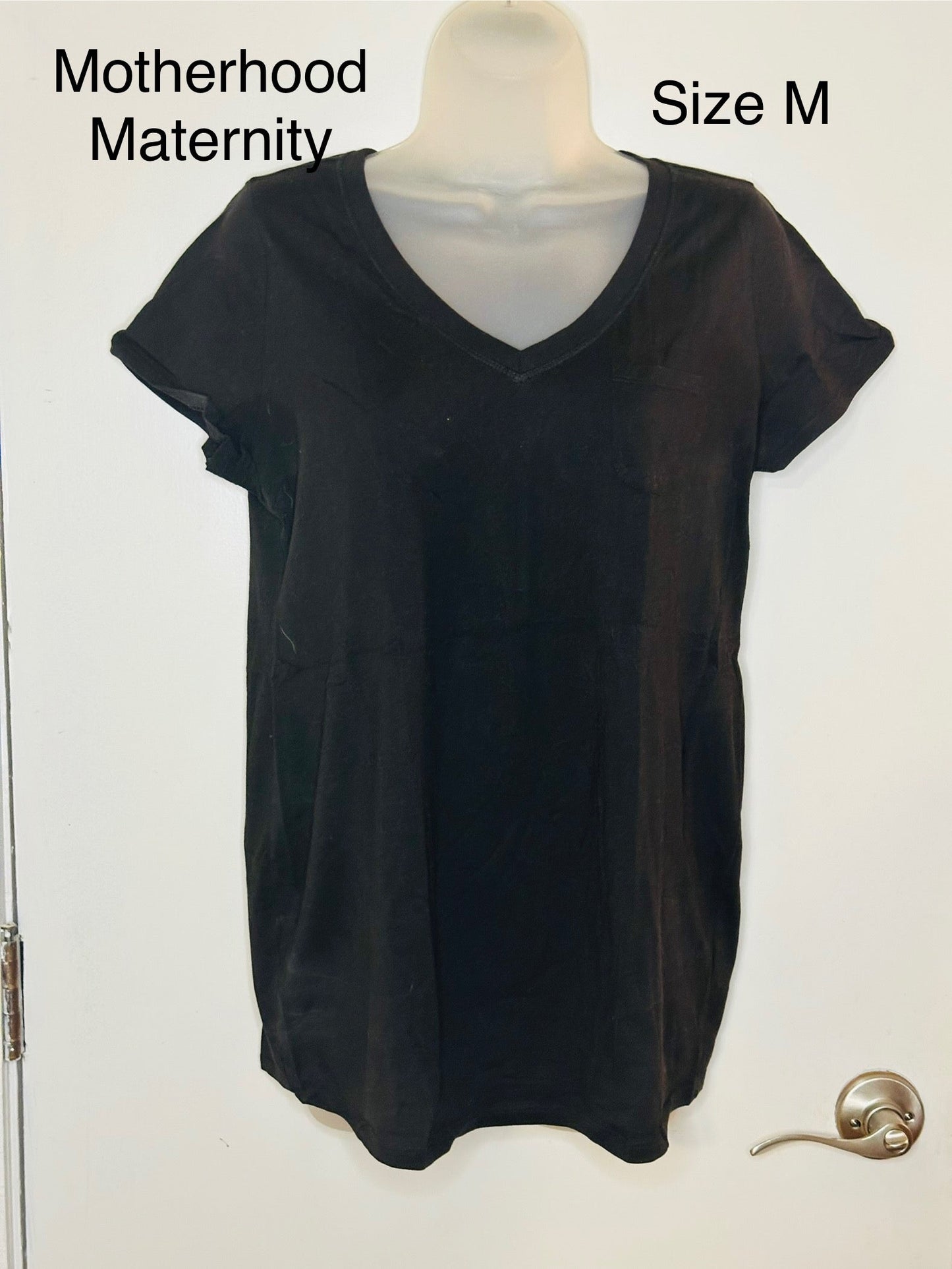 #186 Motherhood Maternity Black Pocket T-Shirt - size M - EUC