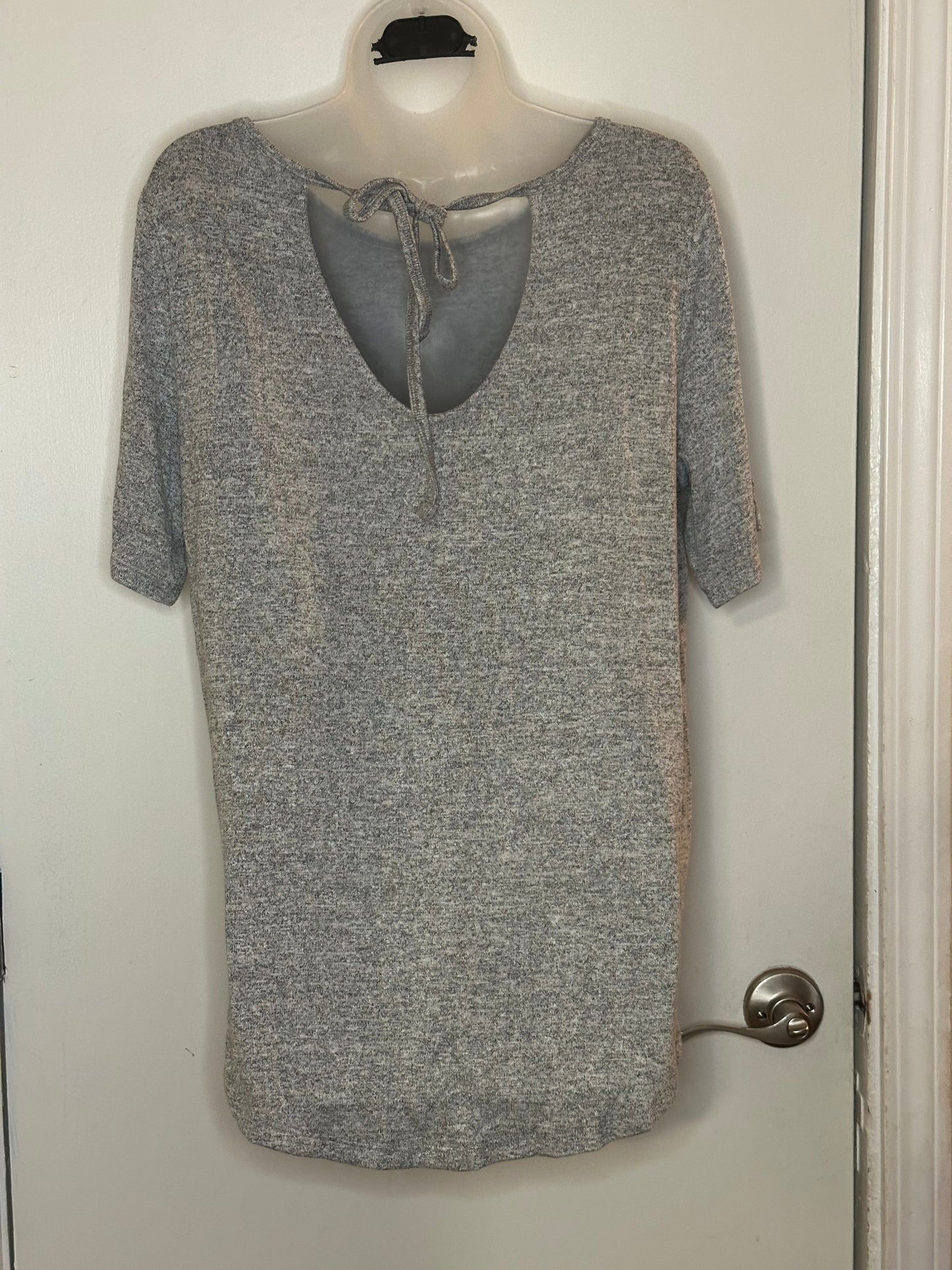 #186 Gap Maternity Gray Top - size M - EUC
