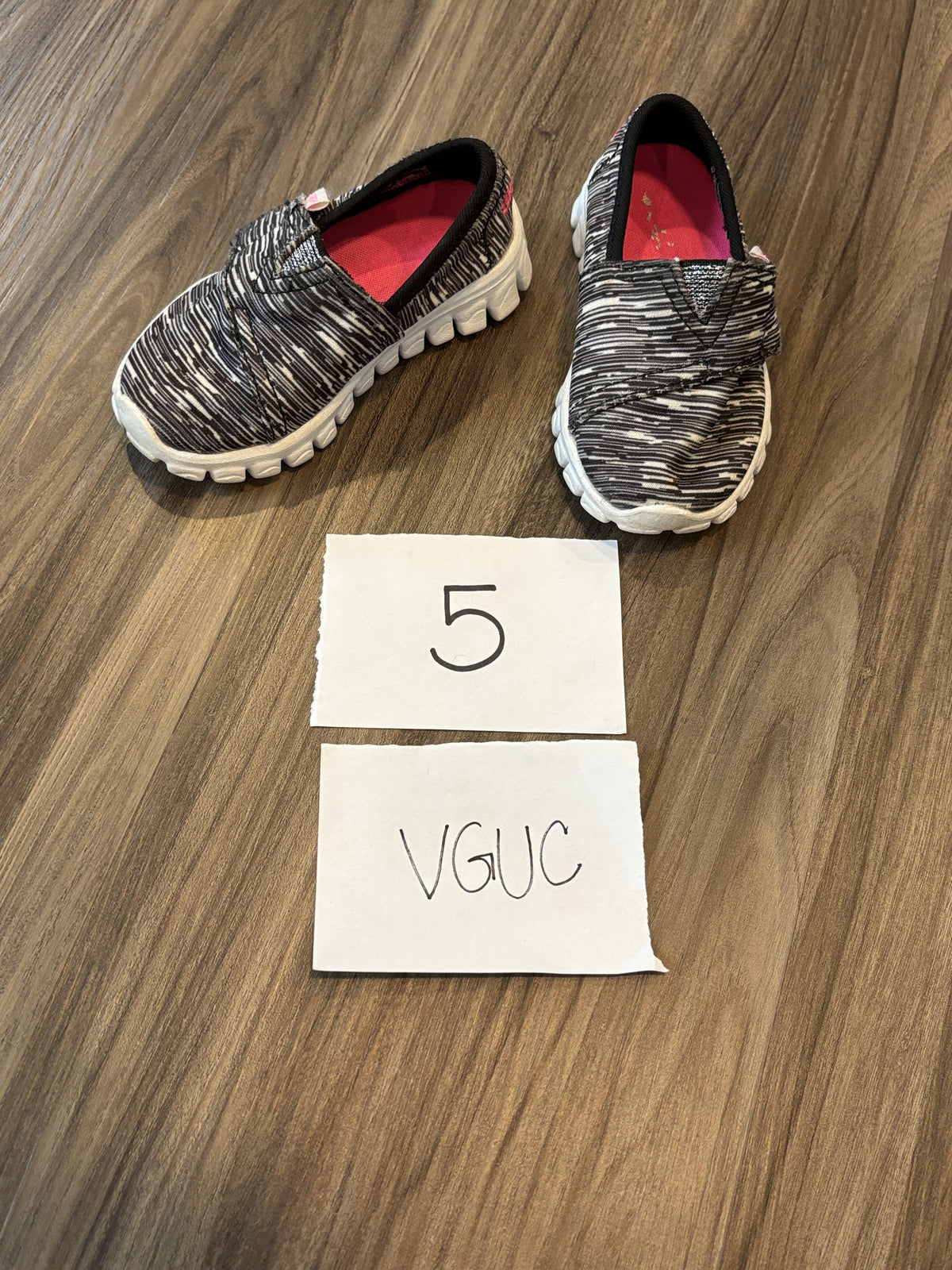 #138 - 5T Shoe VGUC Black Flats