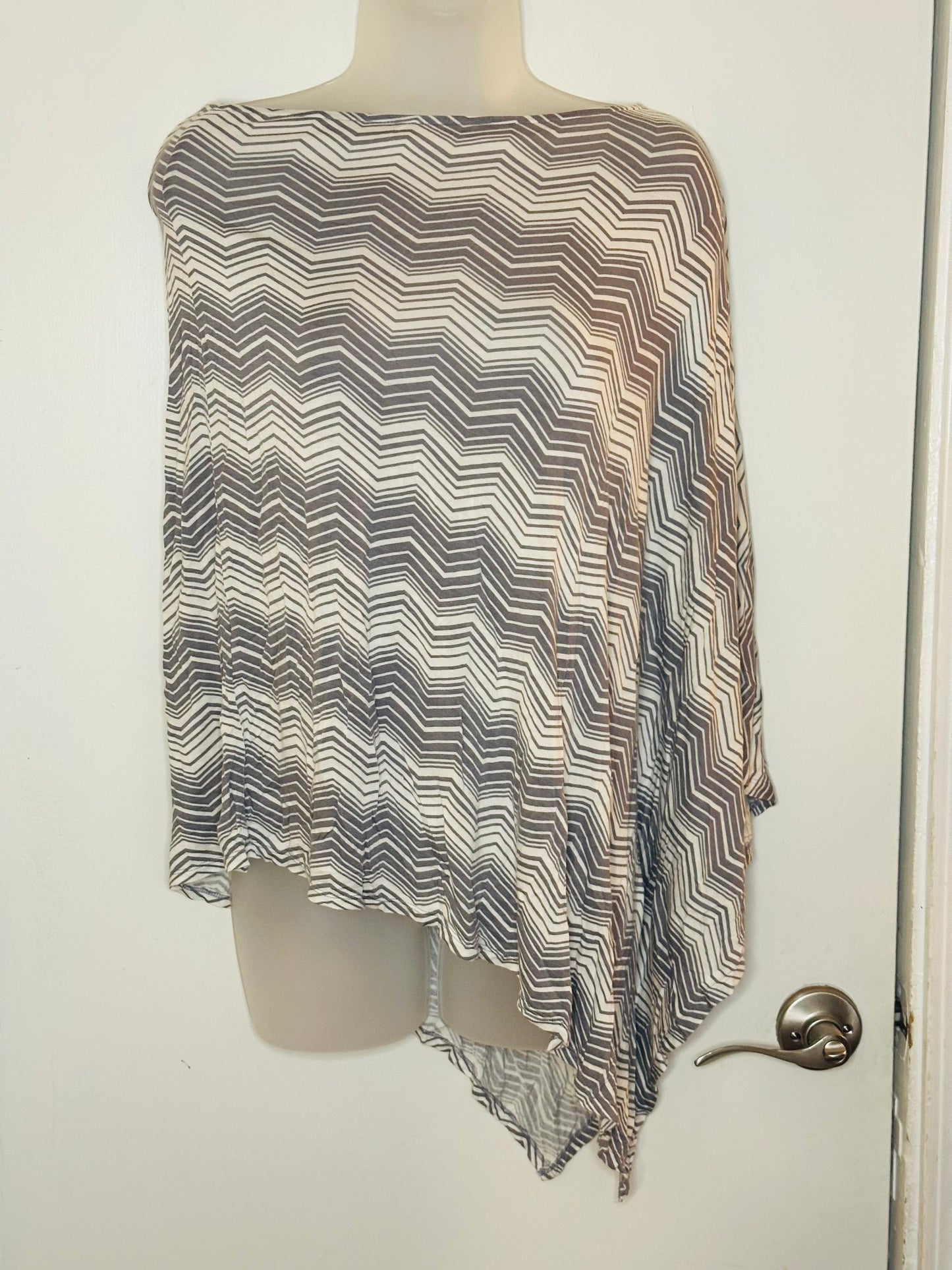 #186 Motherhood Maternity Nursing Coverup - one size - EUC