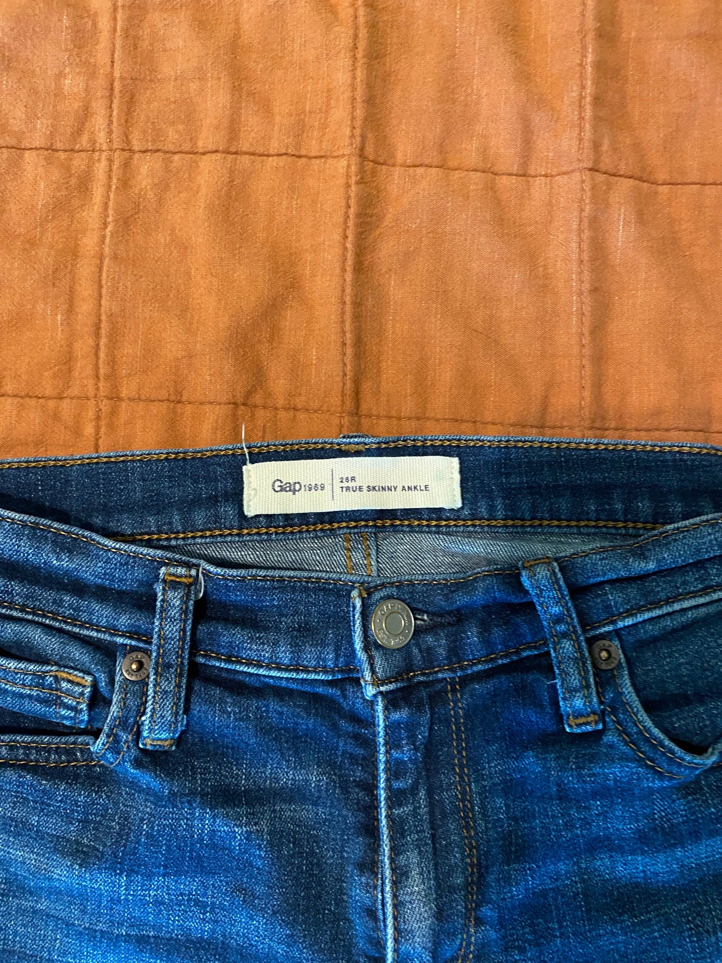 Seller #86 *REDUCED* Gap skinny ankle 26R