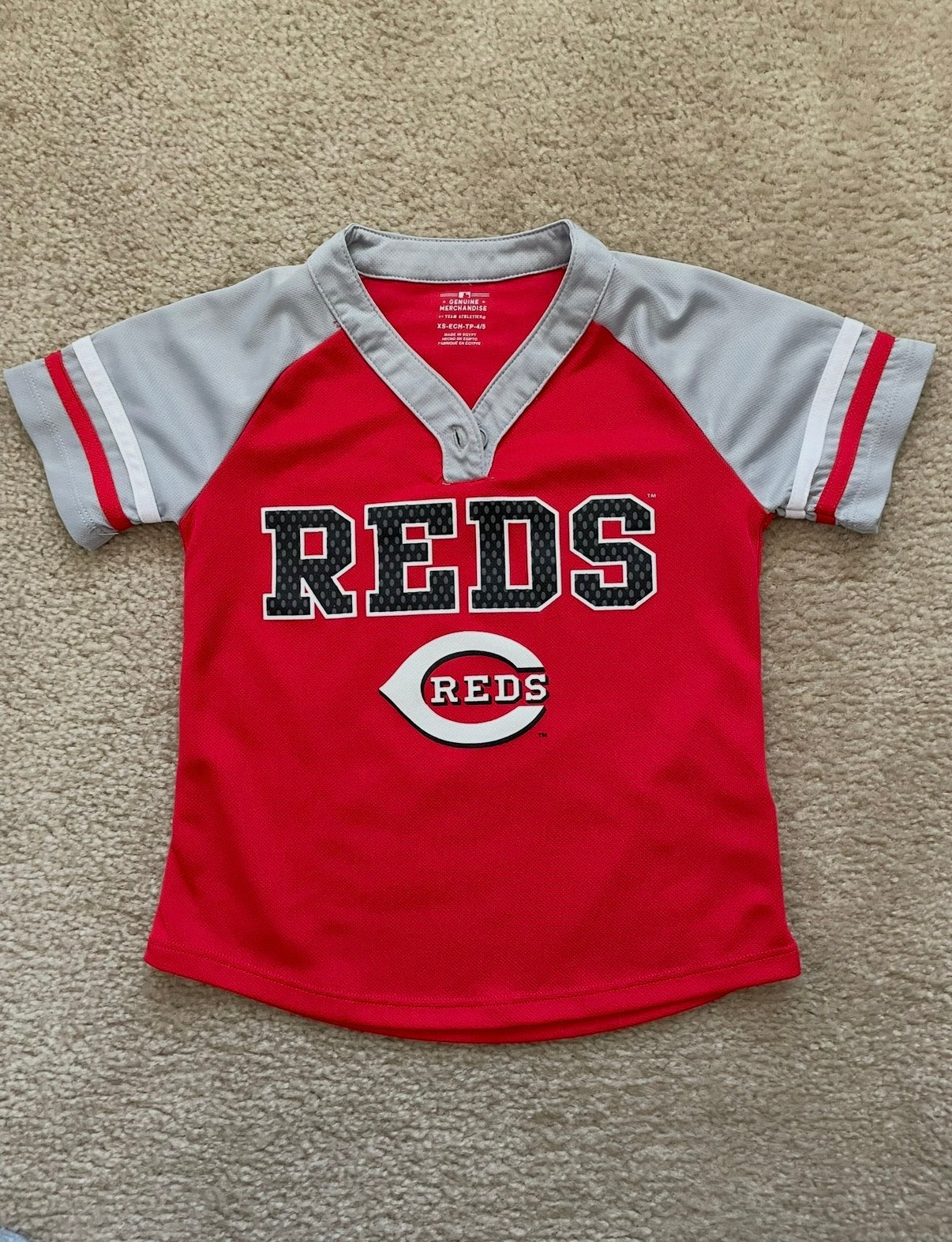 Seller 71: Girls XS (4/5) Reds shirt