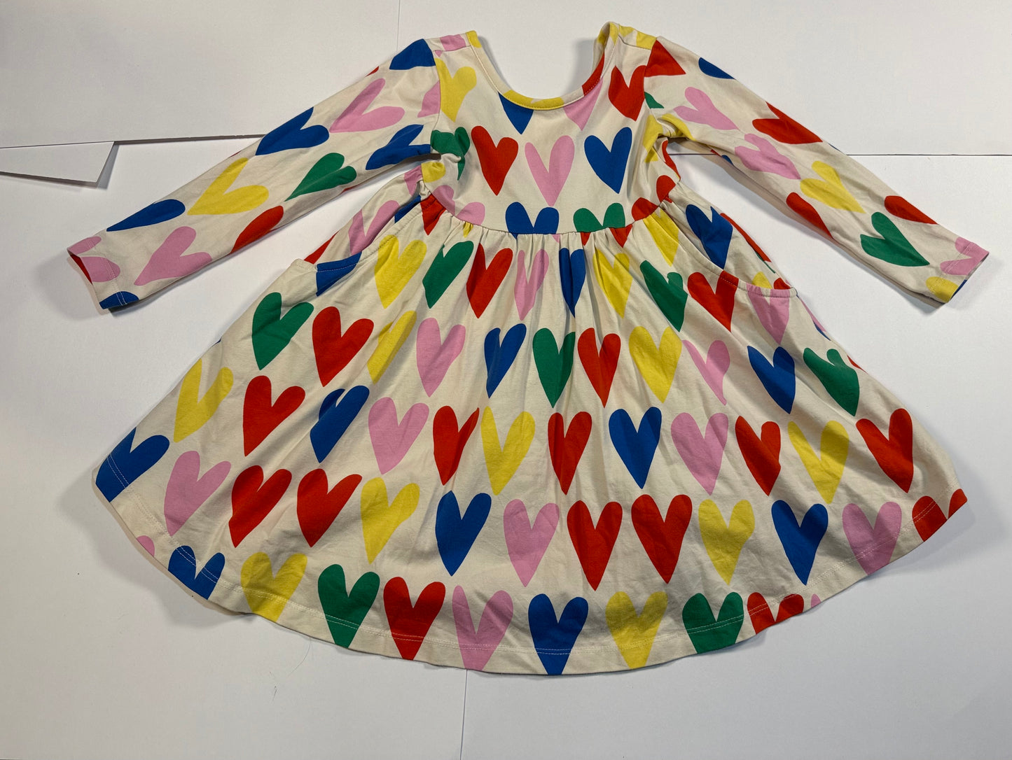 #180 Girls 100 (US 4) Hanna Andersson Cream Rainbow Heart Twirl Dress