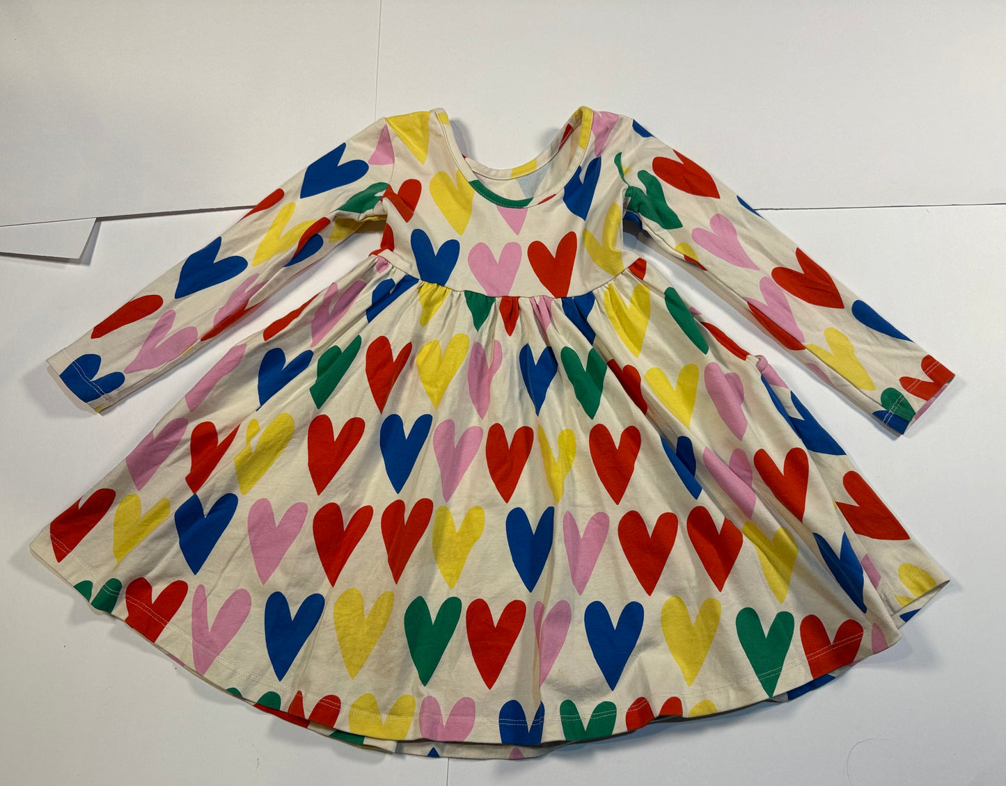 #180 Girls 100 (US 4) Hanna Andersson Cream Rainbow Heart Twirl Dress