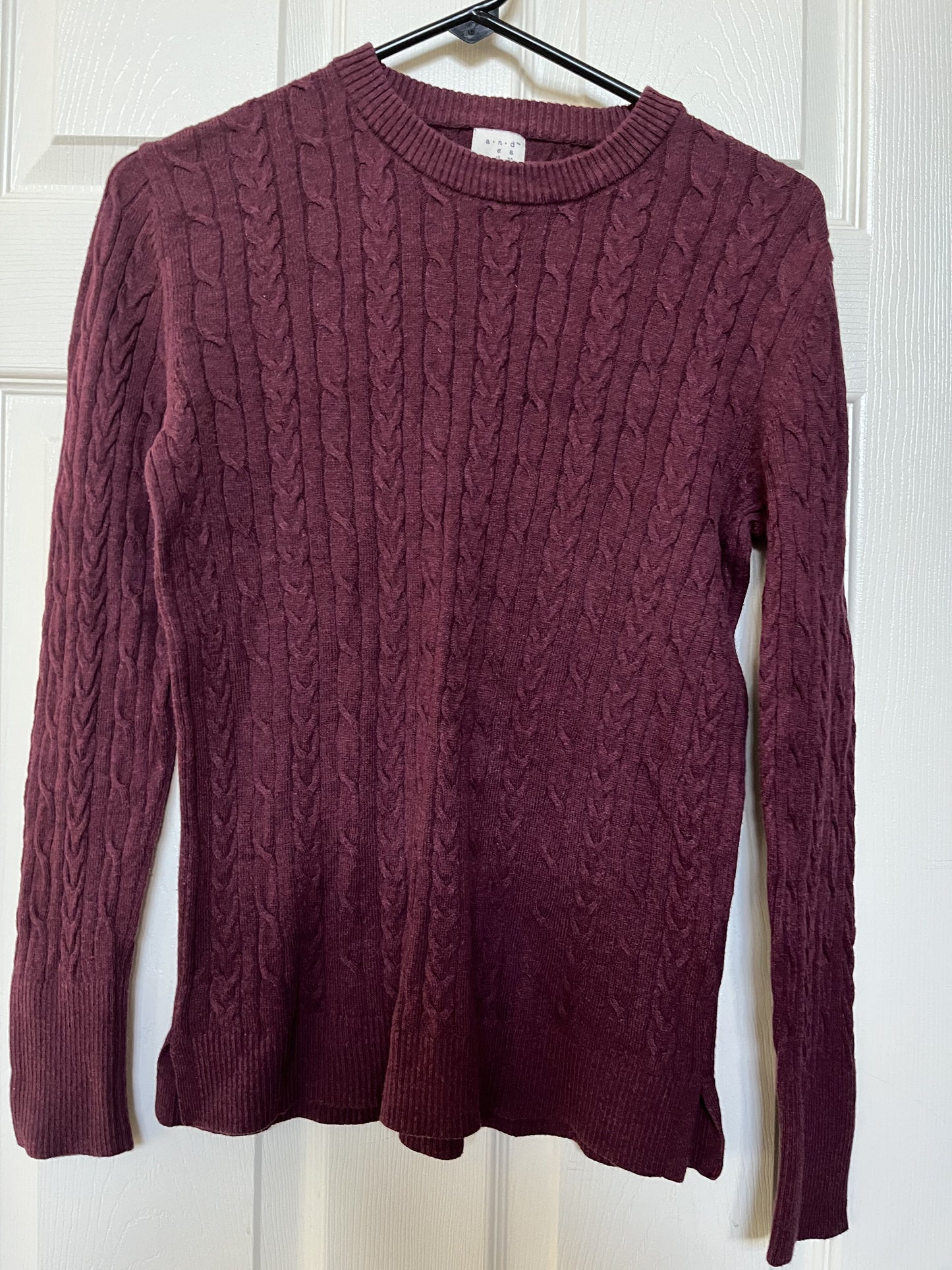 #124 Women's Burgundy Cable Knit Sweater Size M