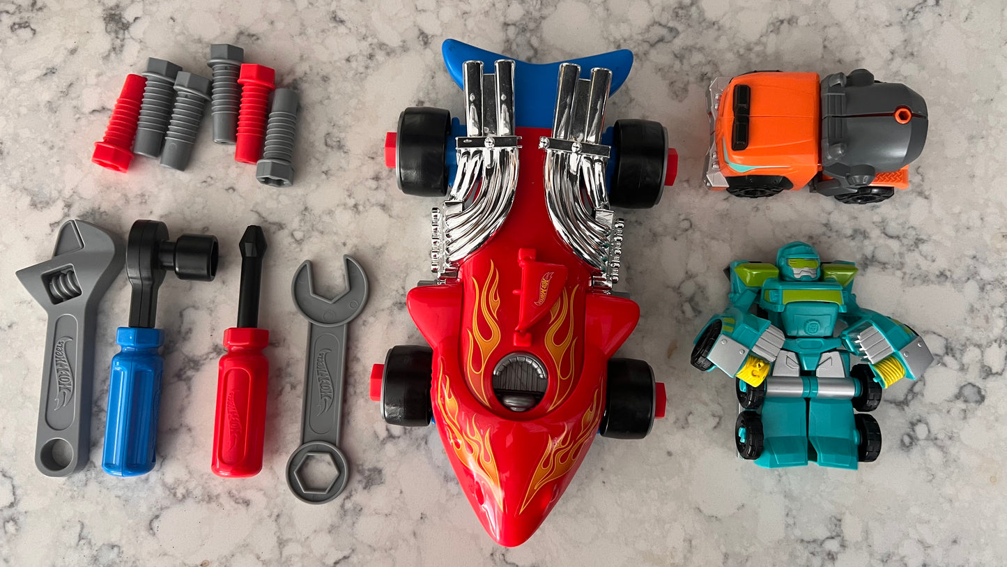 #66 Hot Wheels Ready to Race car building kit & 2 vehicle transformers