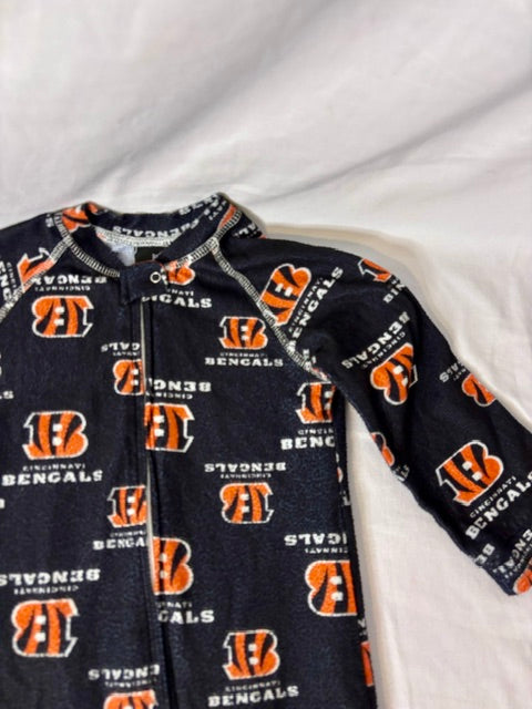 #90 Cincinnati Bengals Baby Fleece Footed Pajamas Size 18 Months
