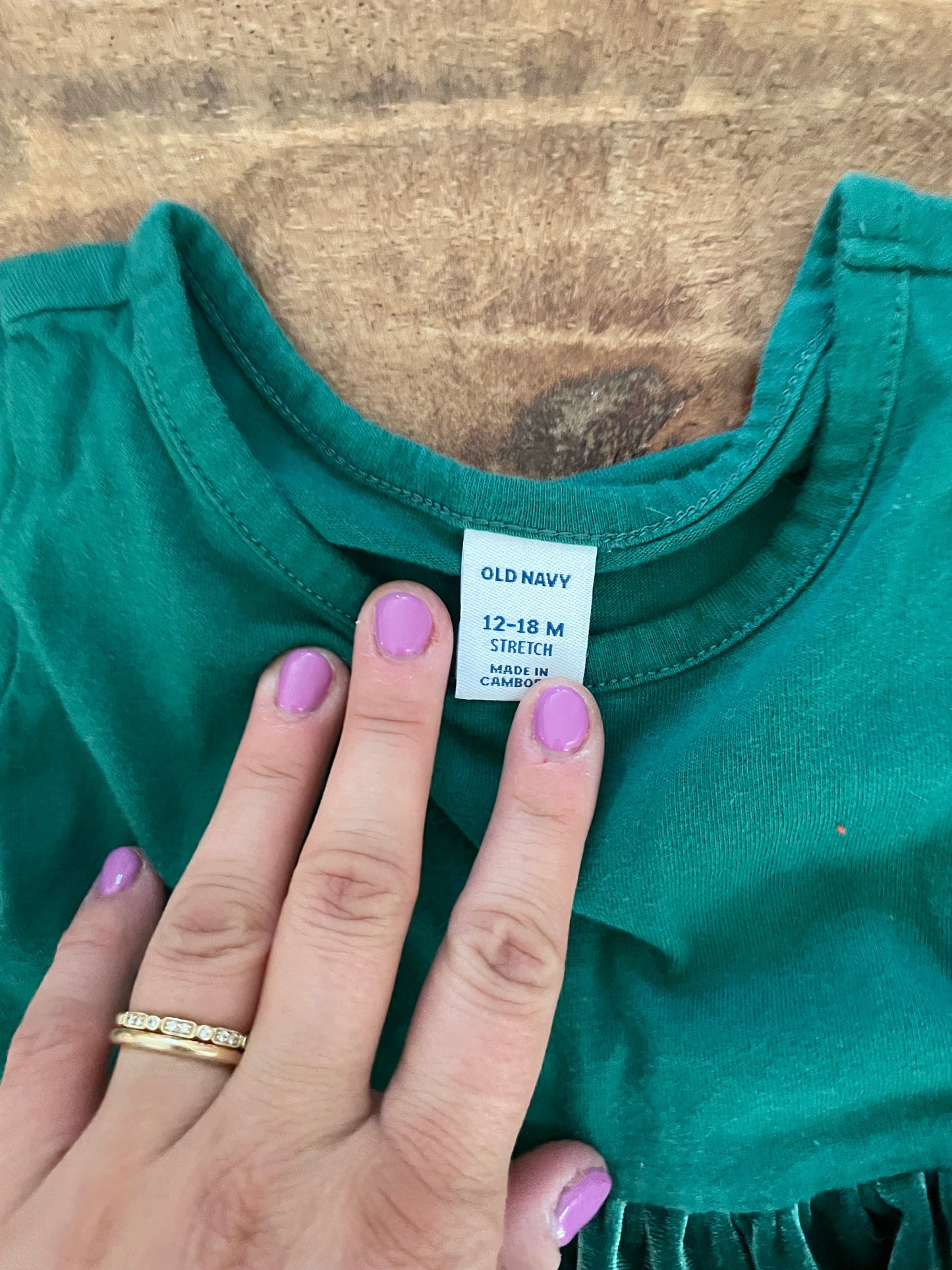 #199 Girls old navy green dress size 12-18 months EUC