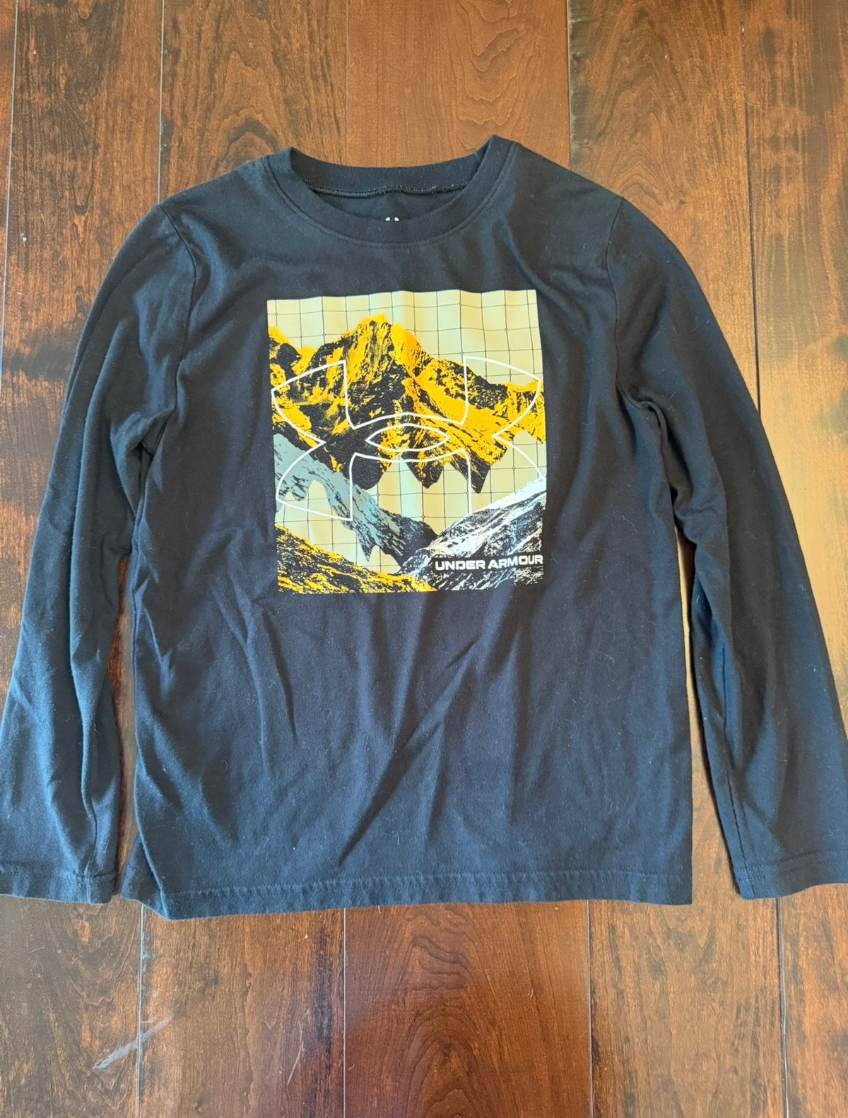 #28 Under Armour Black Mountain Long Sleeve Tshirt - Boys Small