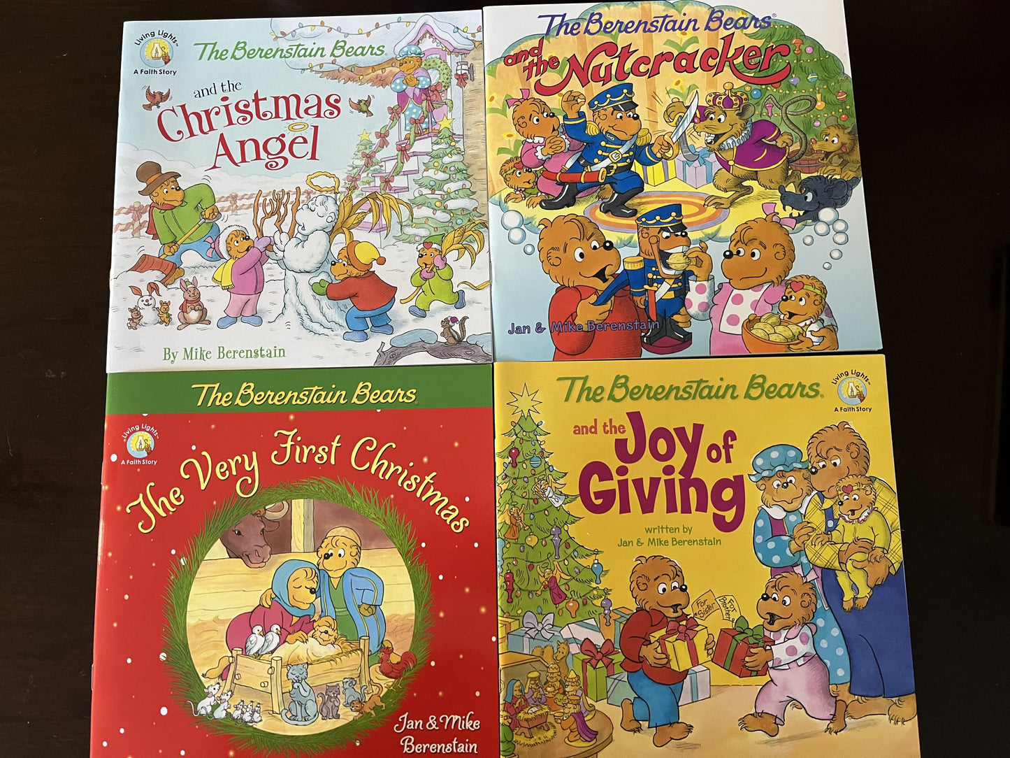 #124 EUC The Berenstain Bears Set of Four Christmas Books Paperback