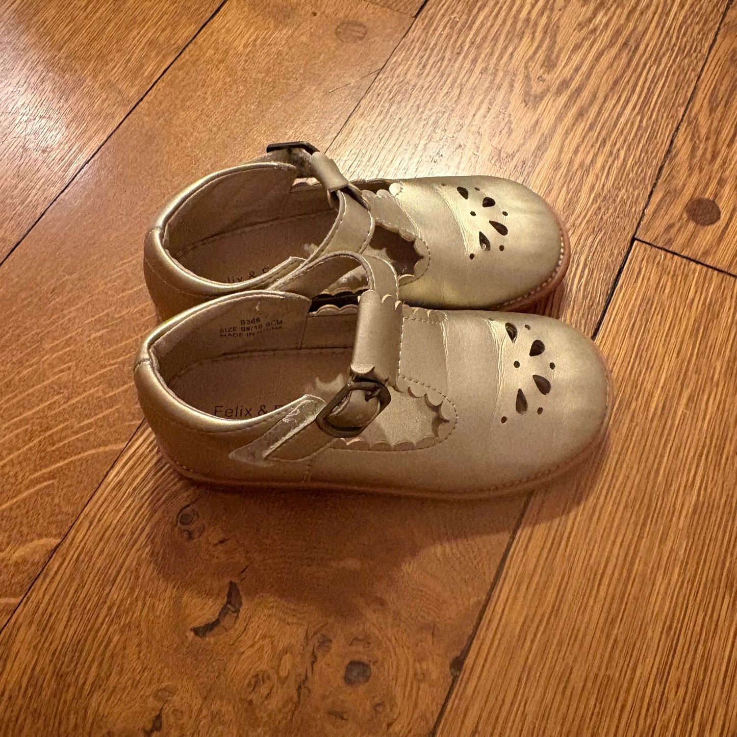 Seller 98 Girls Size 9 Felix & Flora Gold Mary Jane Flats