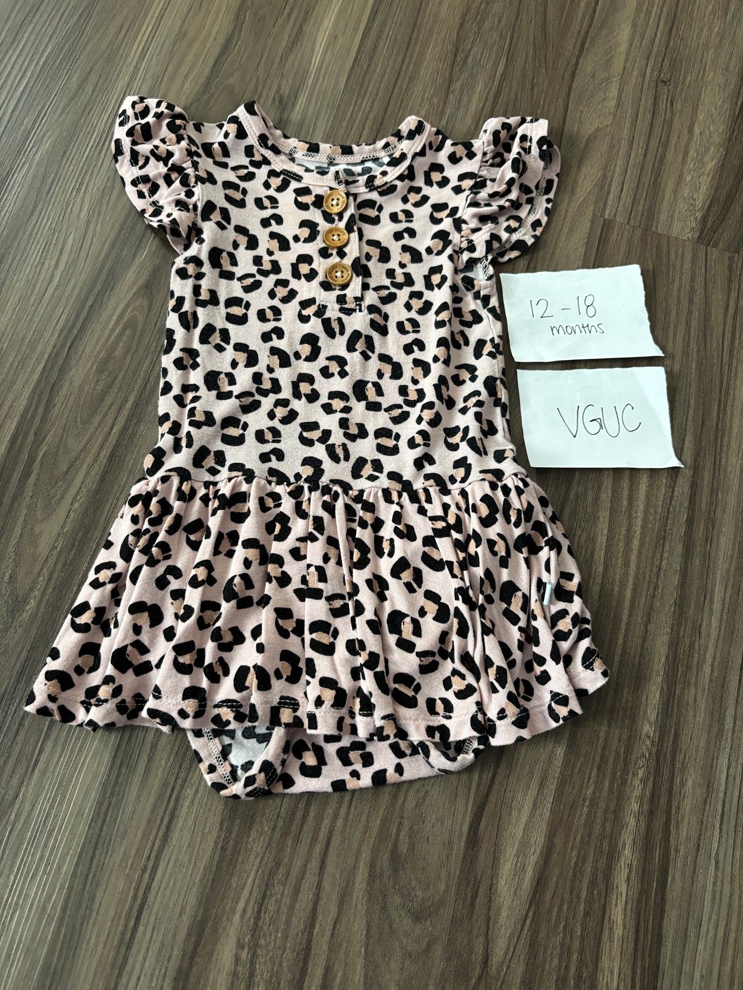 #138 - 12-18 Mo - VGUC Posh Peanut - Small Cheetah Print Bodysuit Twirl - PU 45236