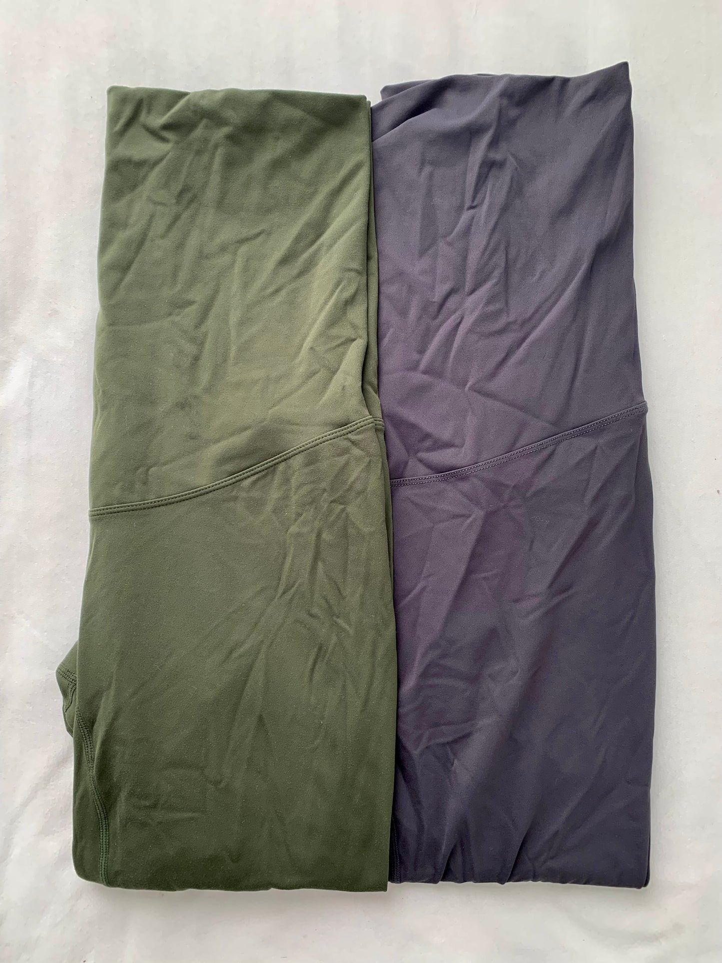 Seller #204 NEW Women’s Maternity Small Poshdivah Leggings