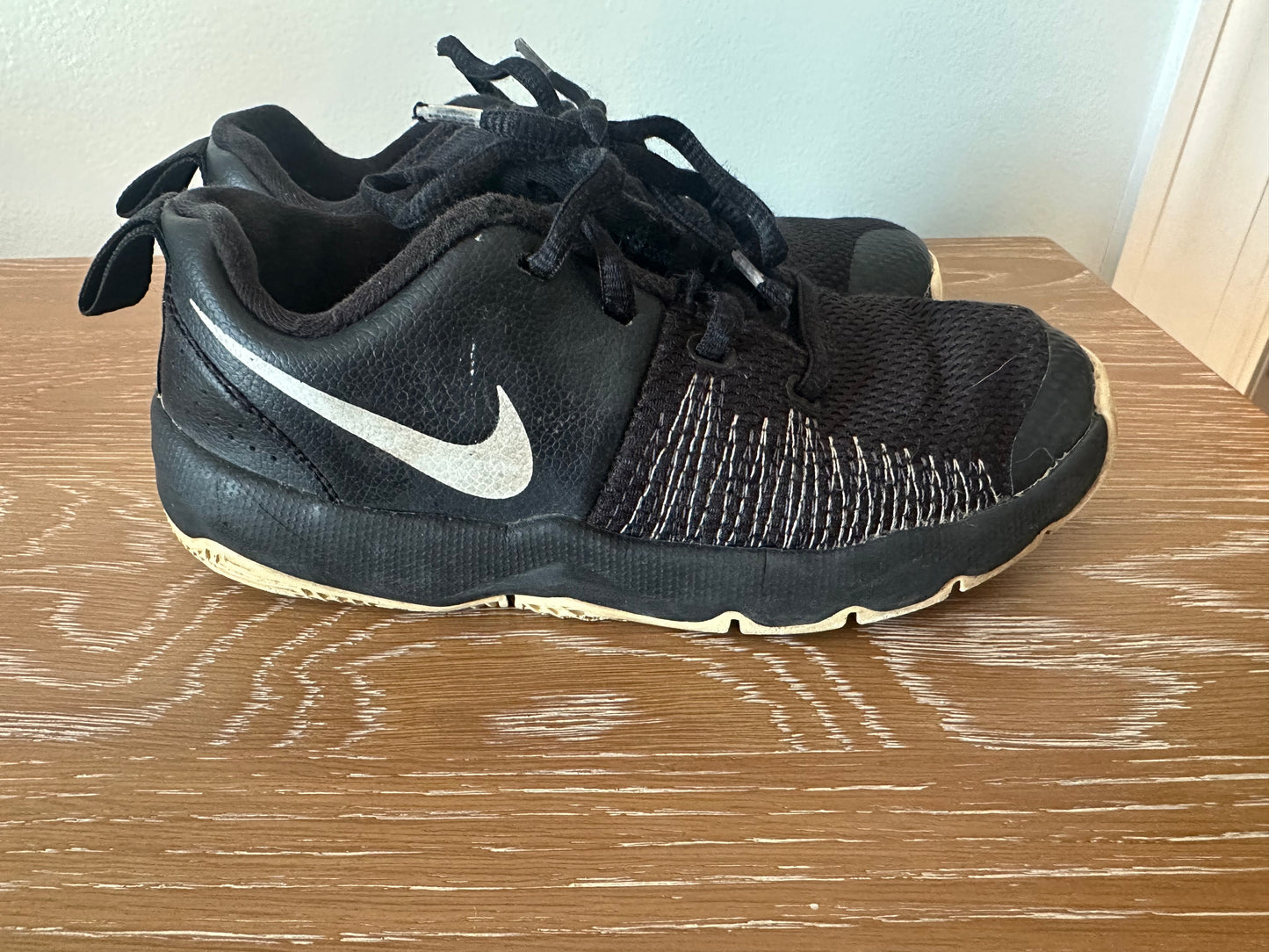 #24 size 13.5 boys Nikes
