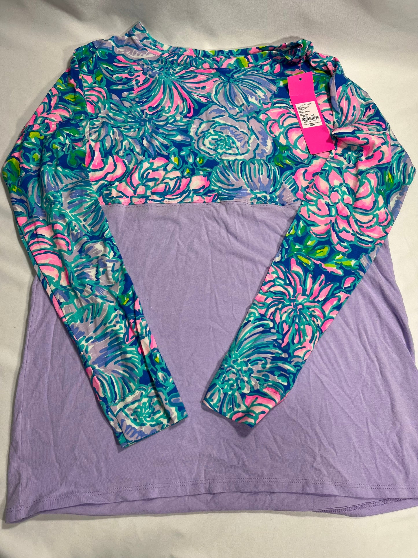 #150 women’s Lilly Pulitzer xxs finn t shirt