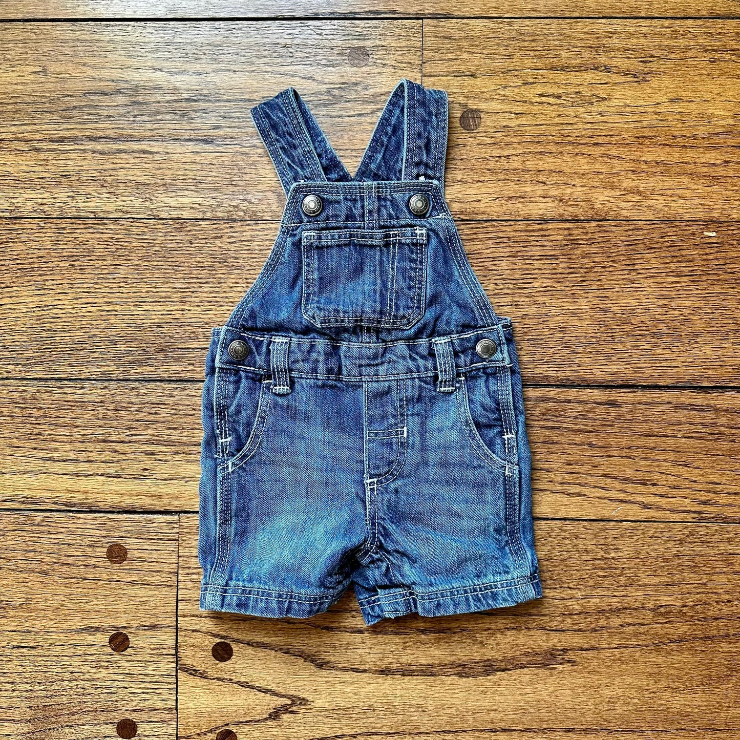 #95 EUC Old Navy Denim Overalls, size 3-6 months