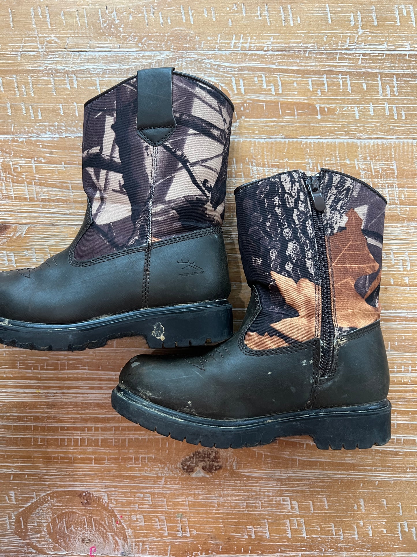 Seller #159 little boy camo boots sz 11