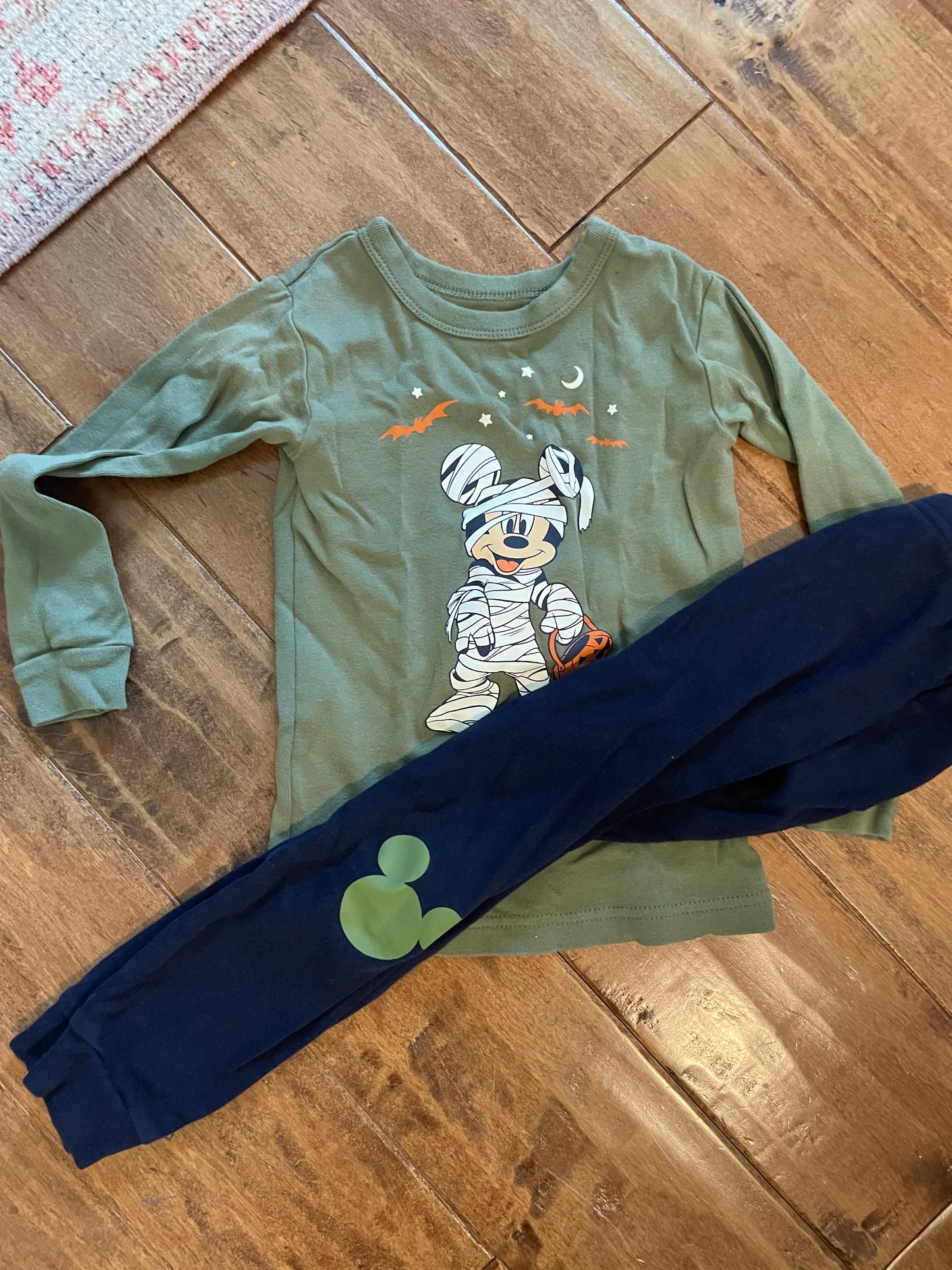 #199 REDUCED Boys Halloween Disney Mickey pajamas size 4 EUC