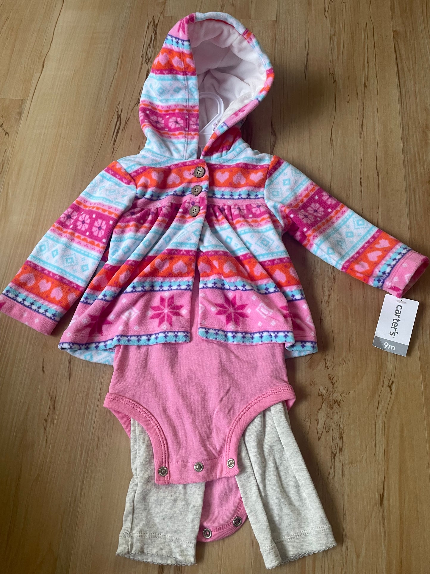 Seller 202 - Carter’s - NEW - outfit - size 9 mo